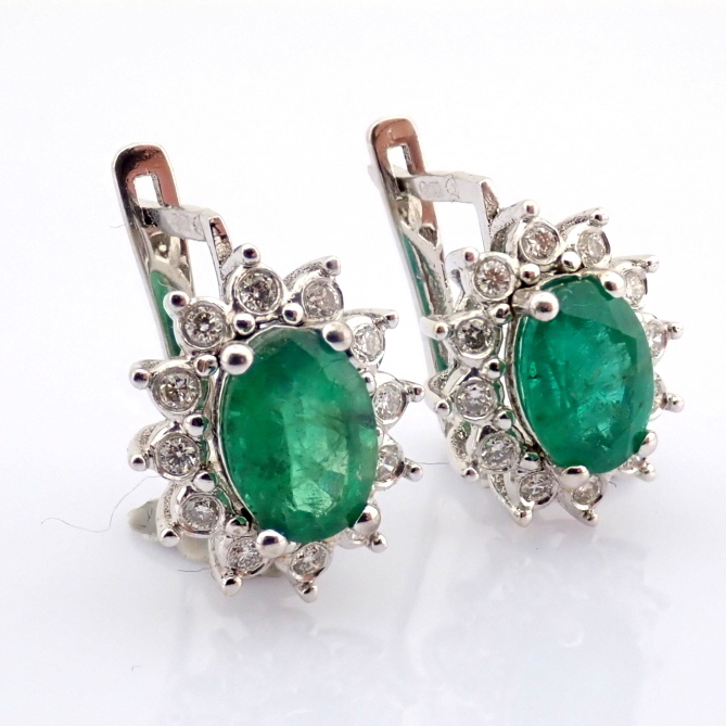 Natural Diamond 18K White Gold Earring