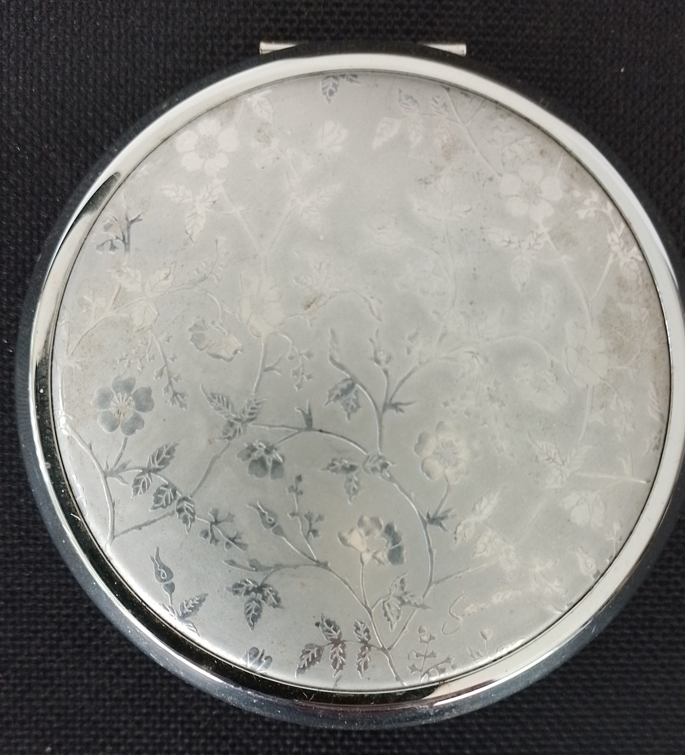 Stratton Silver Decorated Compact