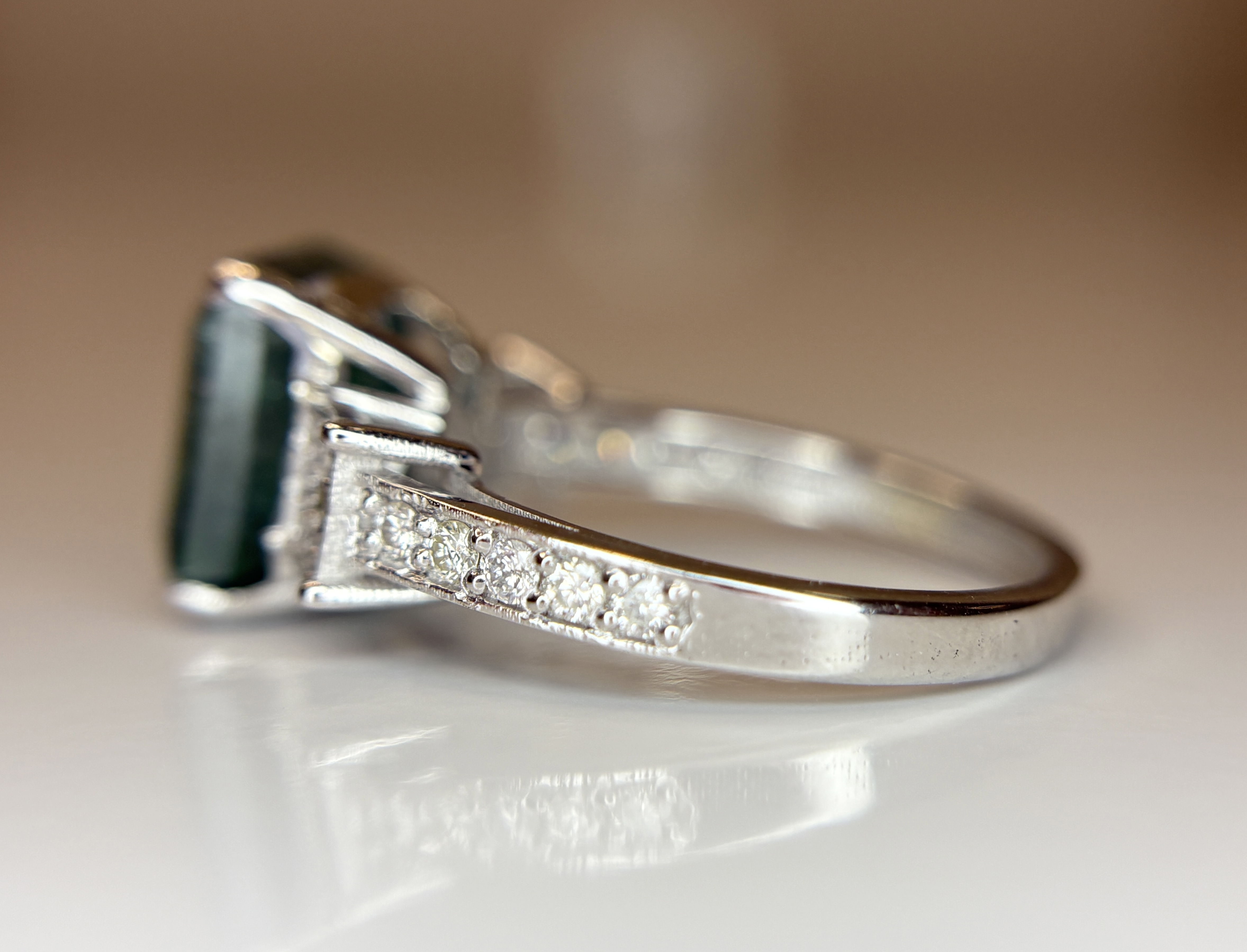 Beautiful 4.49 CT Natural Emerald With Natural Diamonds & 18k Gold