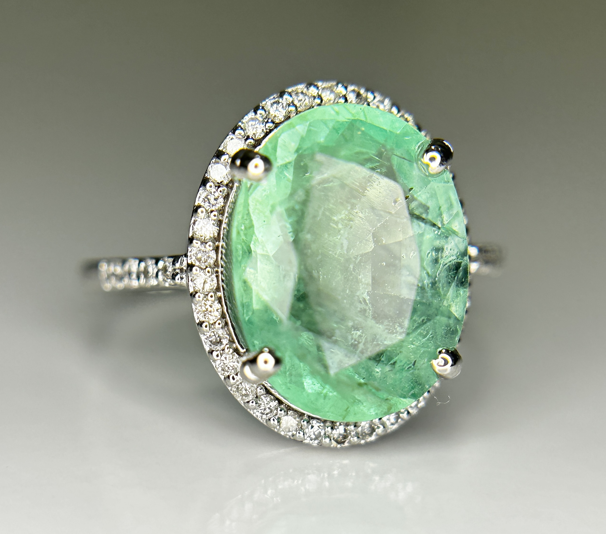 Beautiful 4.24CT Untreated Natural Columbian Emerald Ring, Diamonds & 18k Gold