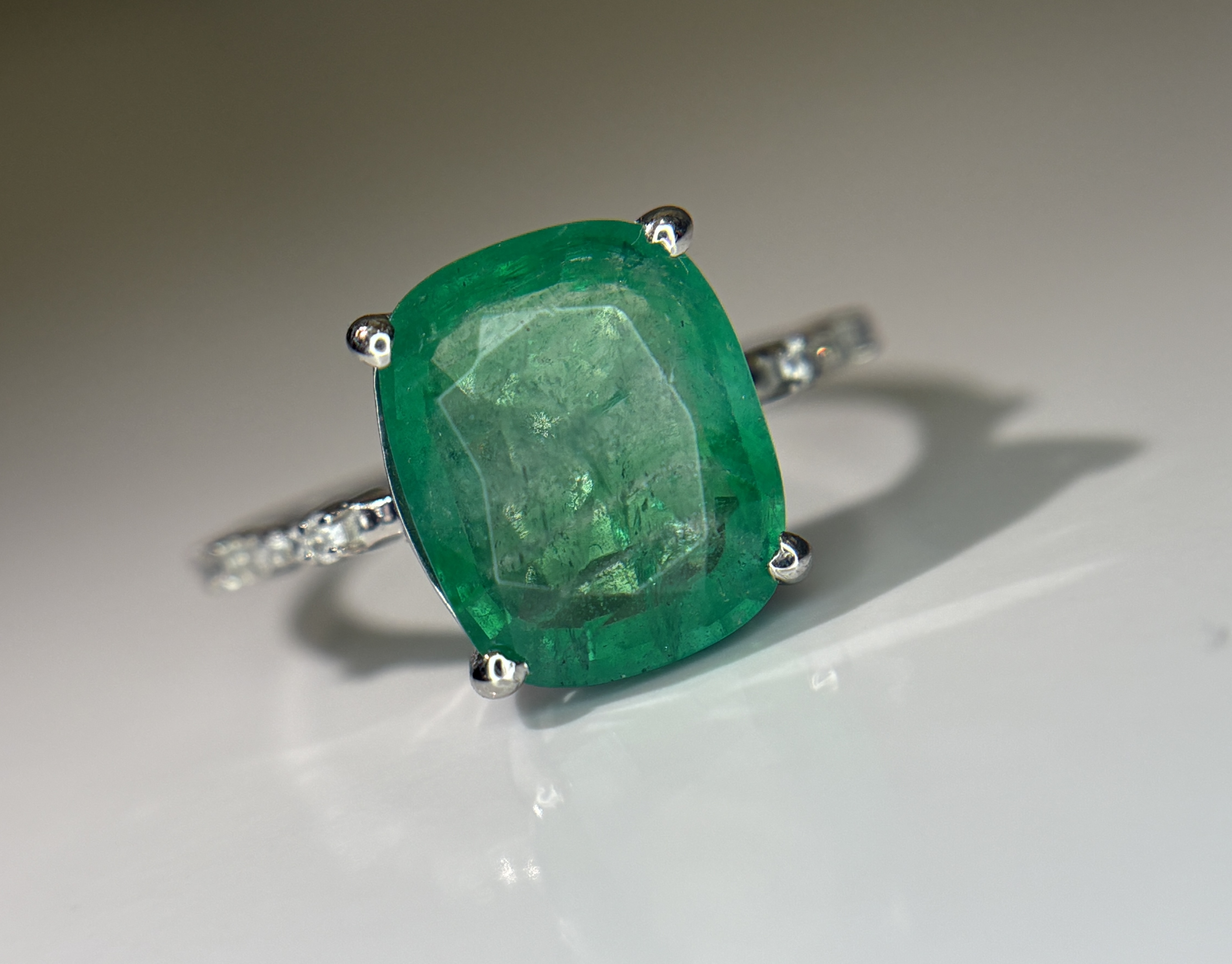 Beautiful 3.40 CT Natural Emerald Ring With Natural Diamonds & Platinum 950