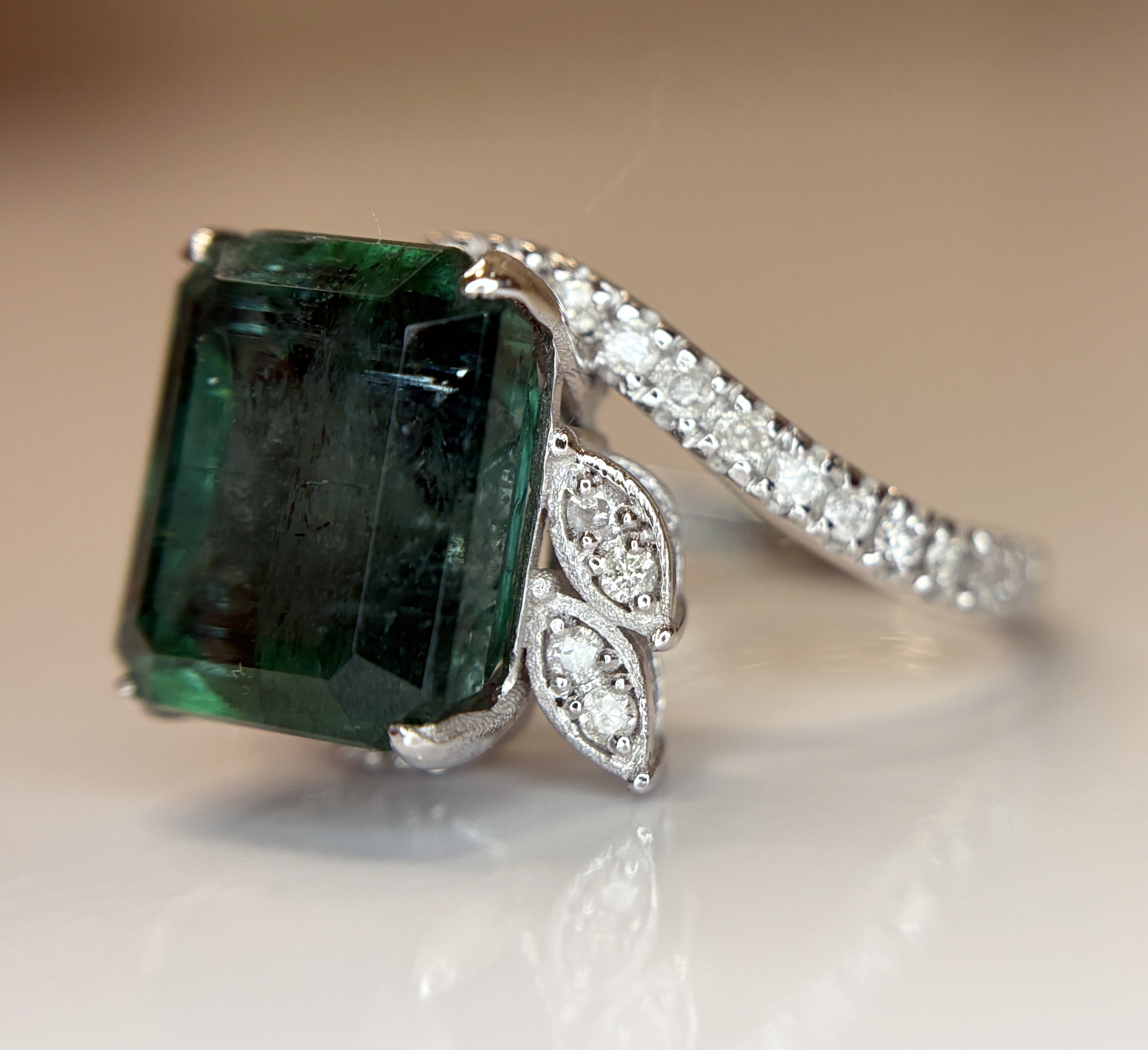 Beautiful 5.45 CT Natural Emerald With Natural Diamonds & 18k Gold