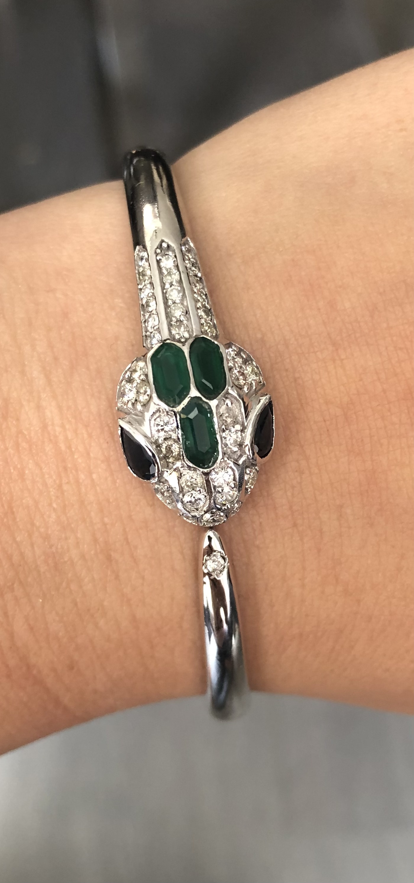 Beautiful Natural Diamond, Blue Sapphire and Green Onyx Snake Bracelet With 18k White Gold