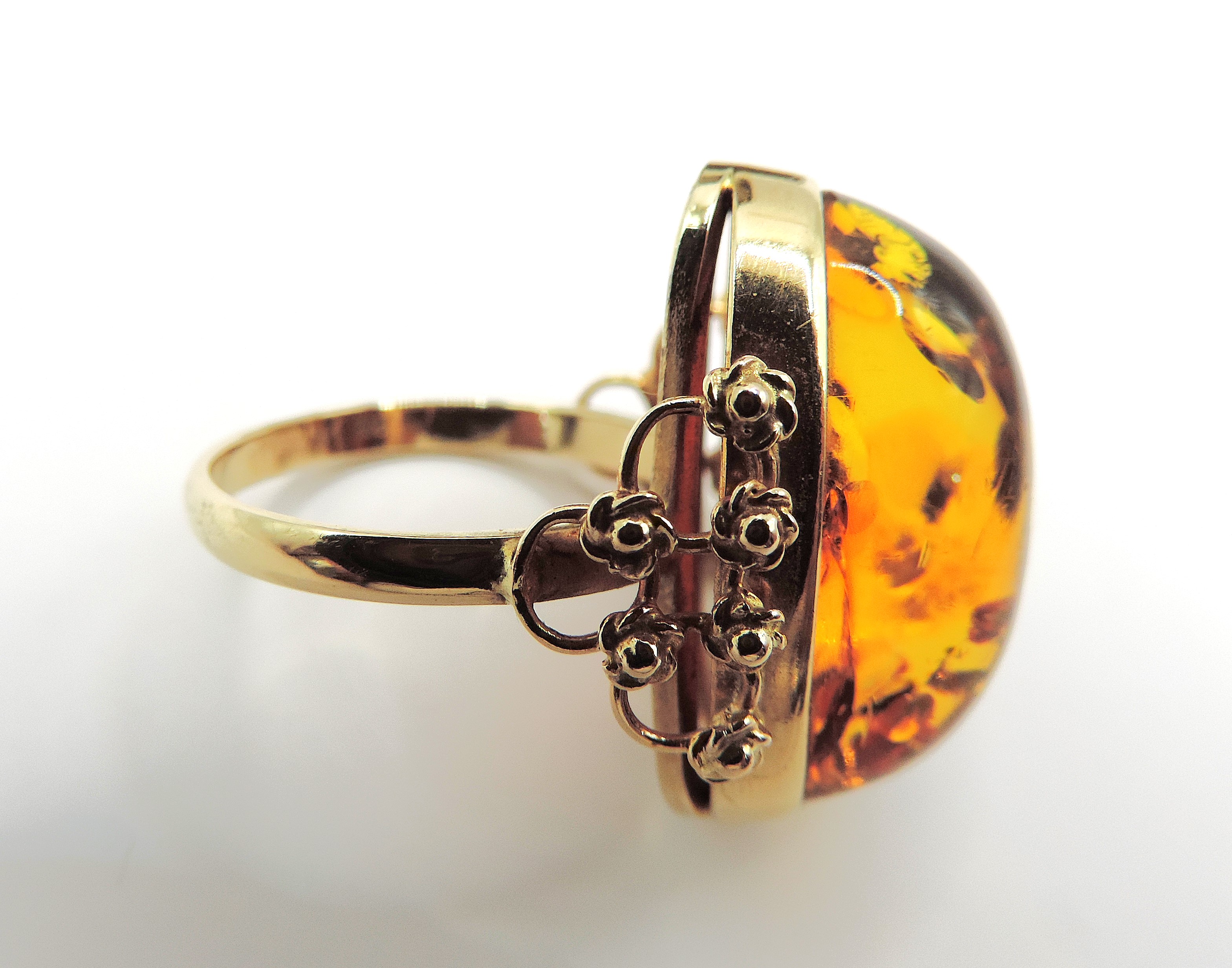 Artisan 14k Gold 23x12mm Cabochon Baltic Amber Ring circa. 1990's.