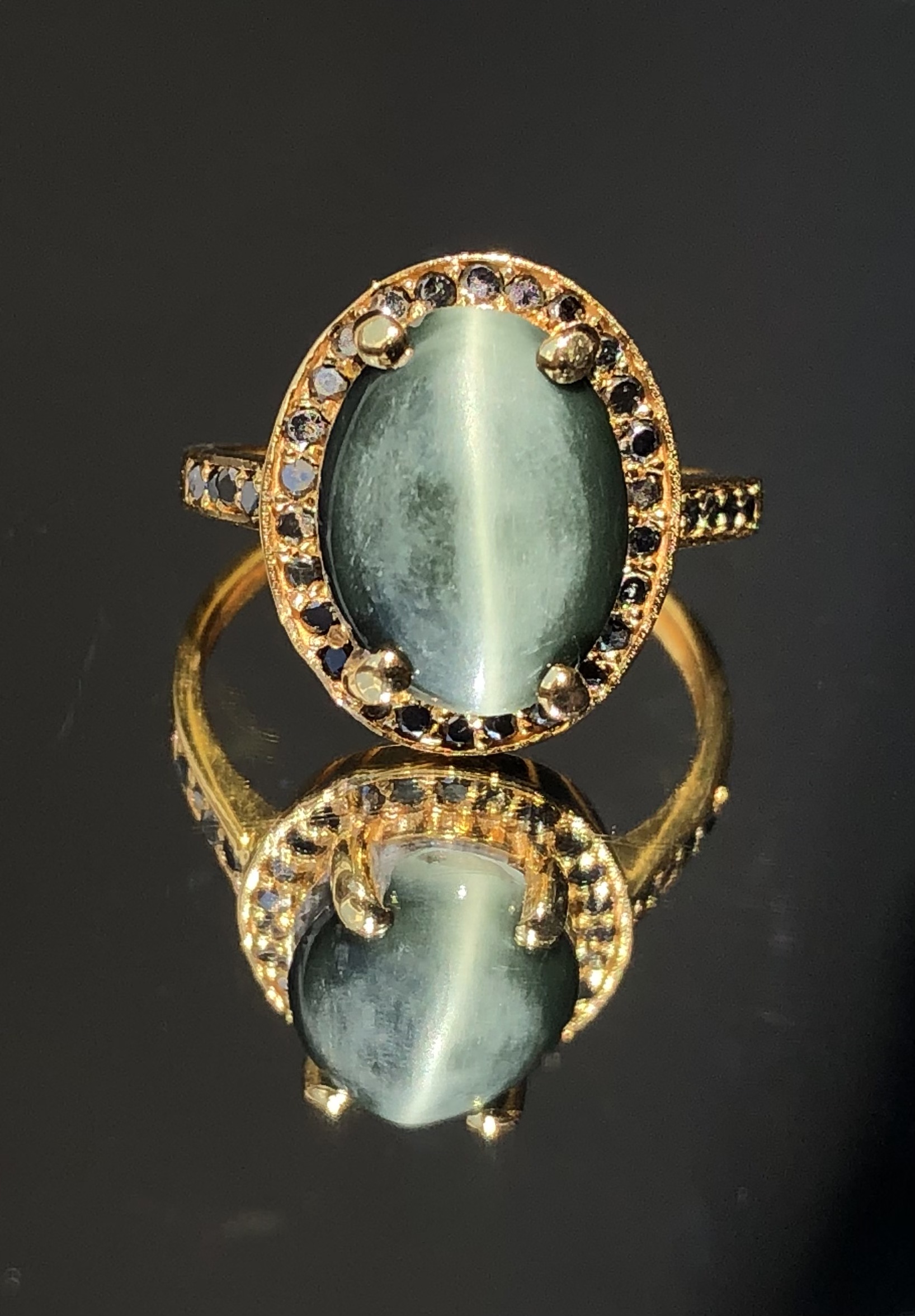 Beautiful Natural 3.05ct Cat’s Eye Ring With Natural Black Diamonds and 18k Gold
