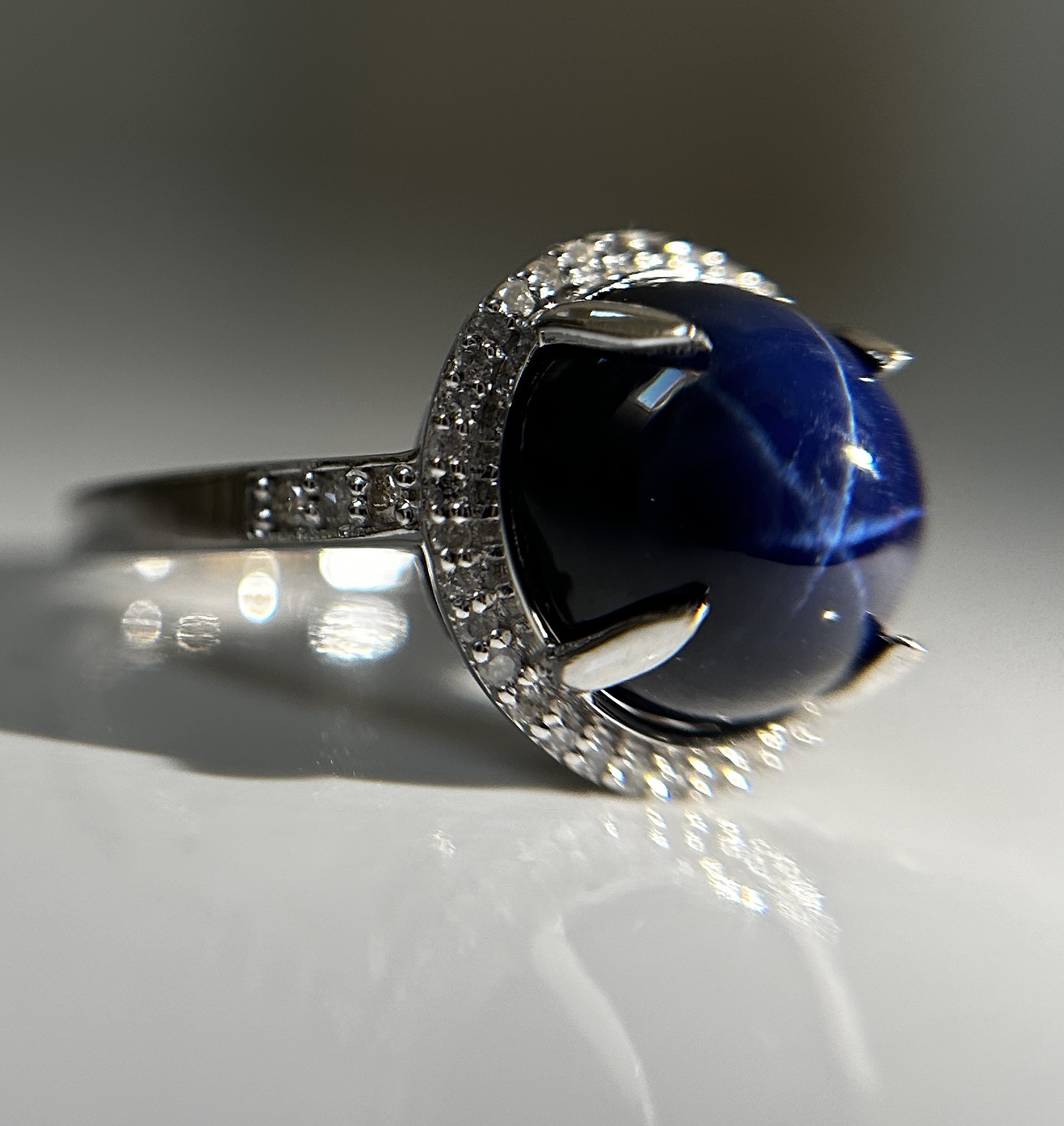 Beautiful 8.63 CT Unheated Ceylon Star Blue Sapphire With Natural Diamonds & 18k Gold