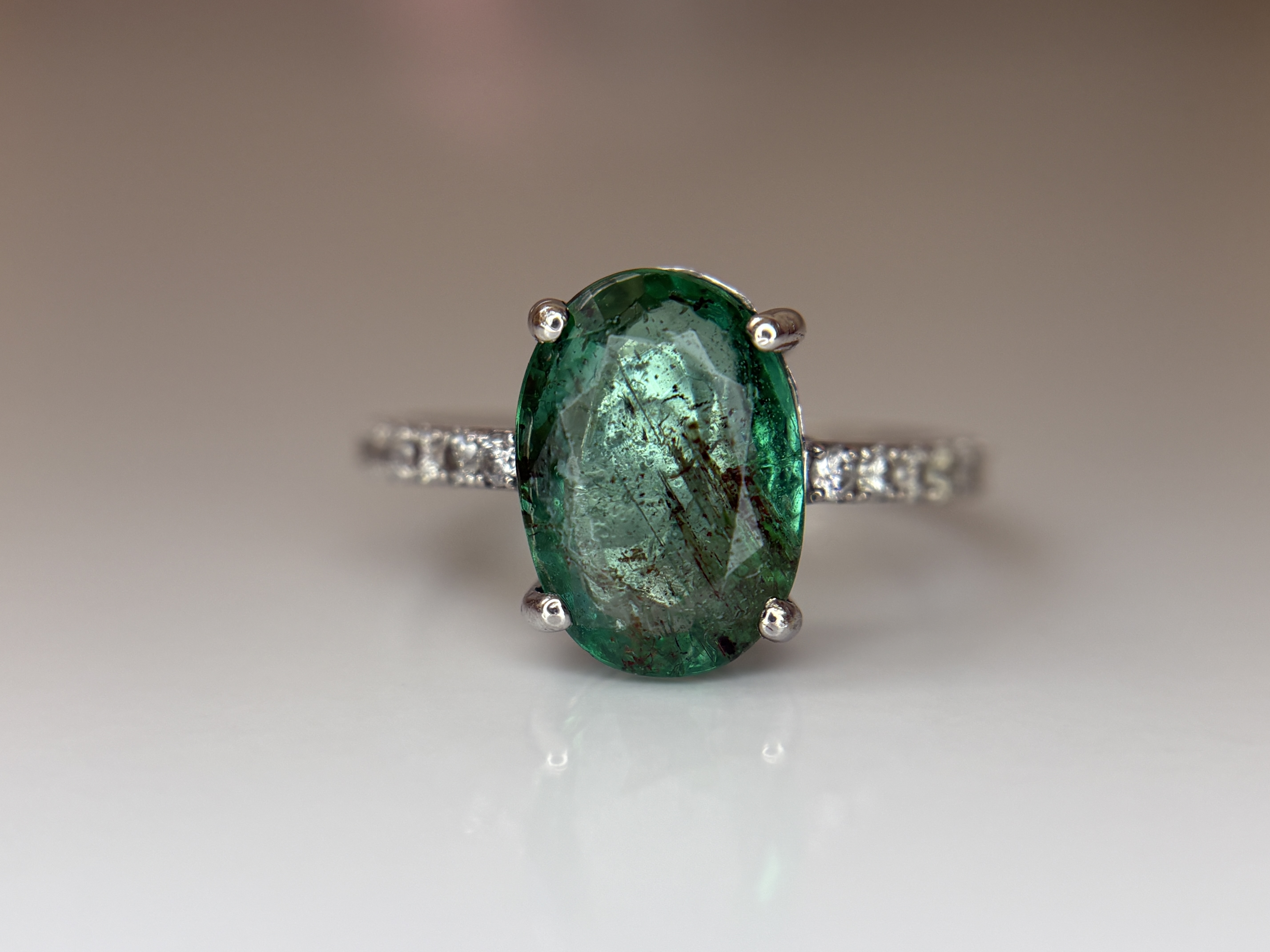 Beautiful Natural Emerald 3.00ct With Natural Diamonds & 18k Gold