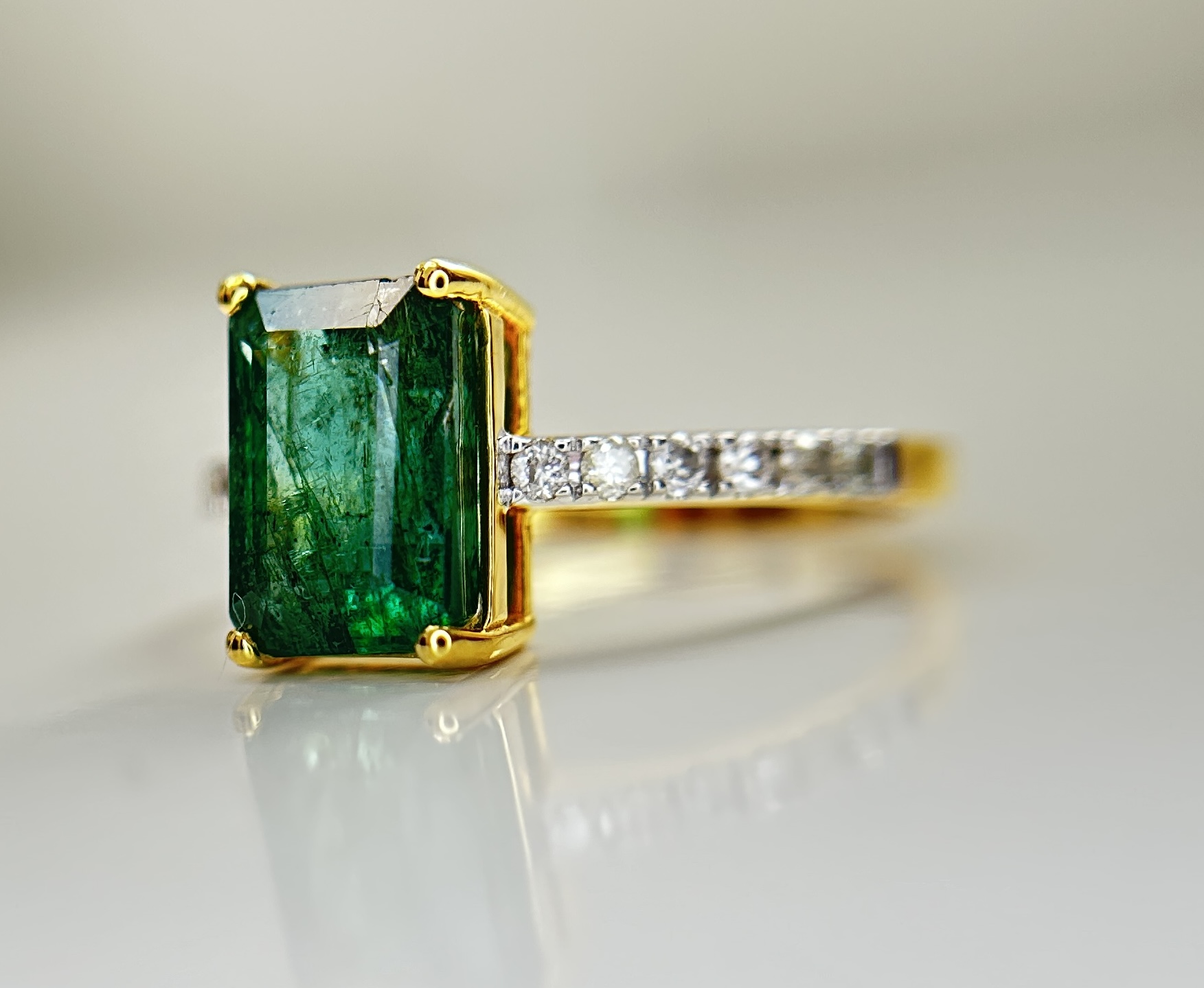 Beautiful Natural Emerald 2.41 CT With Natural Diamonds & 18k Gold
