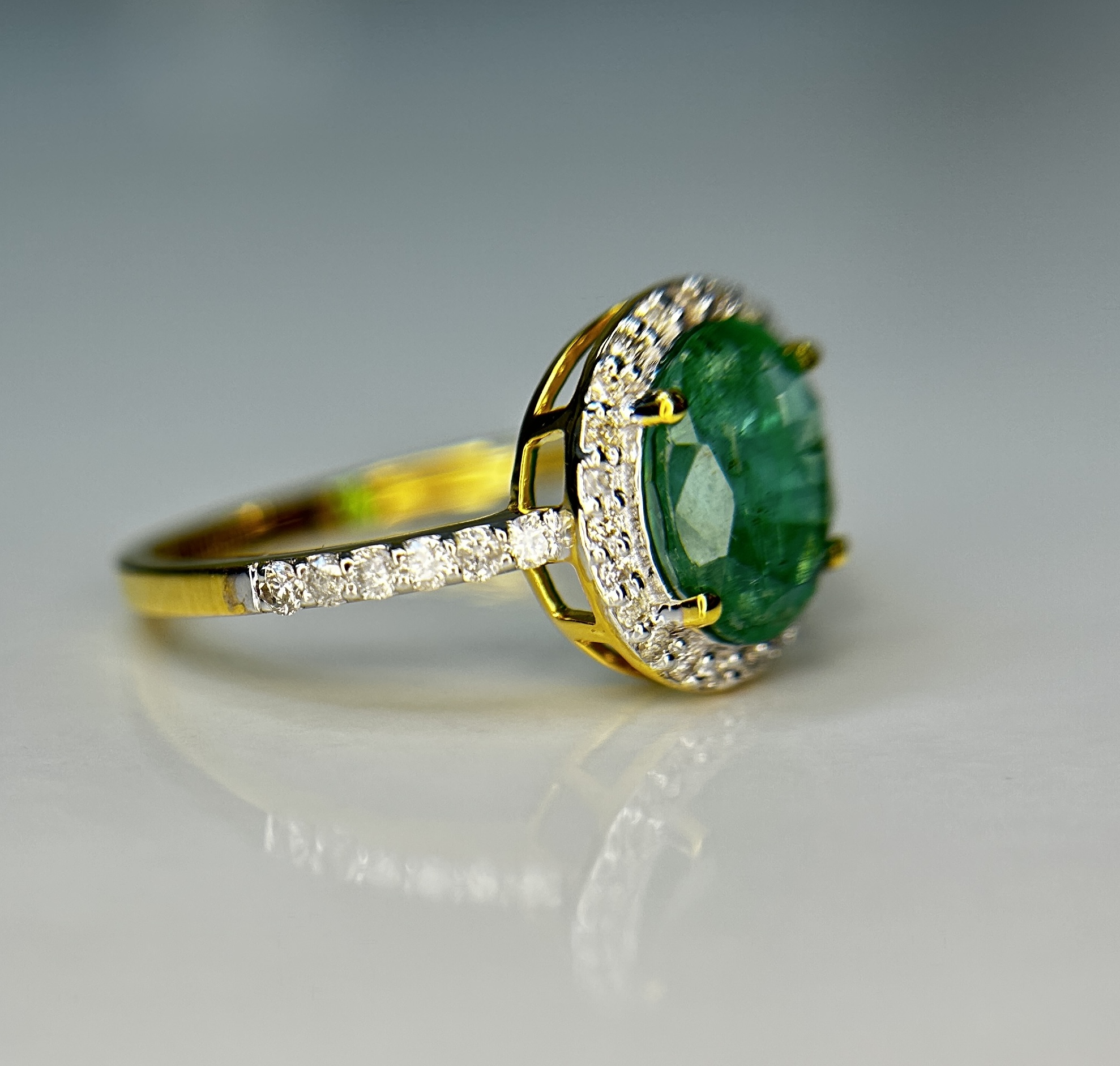 Beautiful Natural Emerald 1.40 CT With Natural Diamonds & 18k Gold