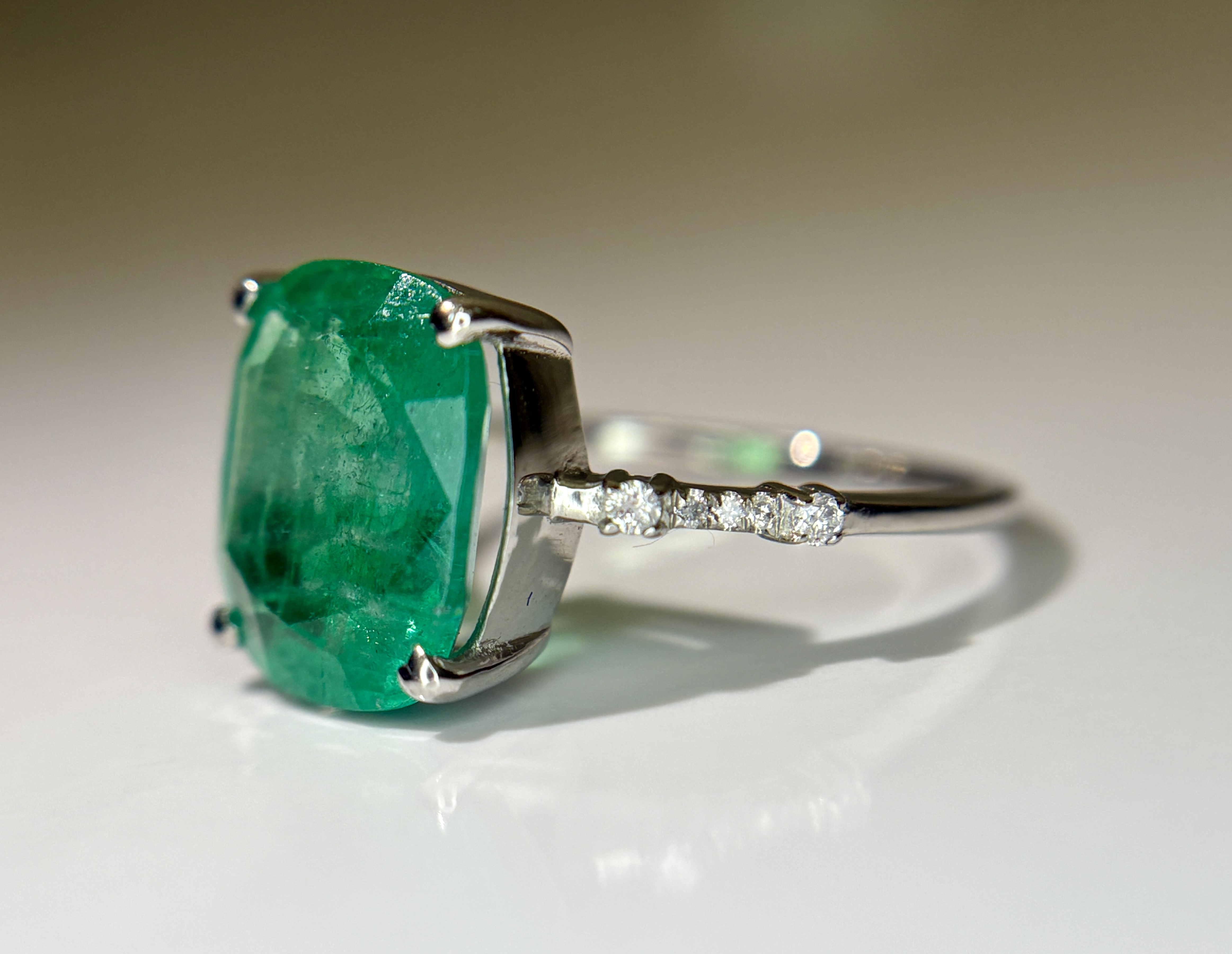 Beautiful 3.40 CT Natural Emerald Ring With Natural Diamonds & Platinum 950