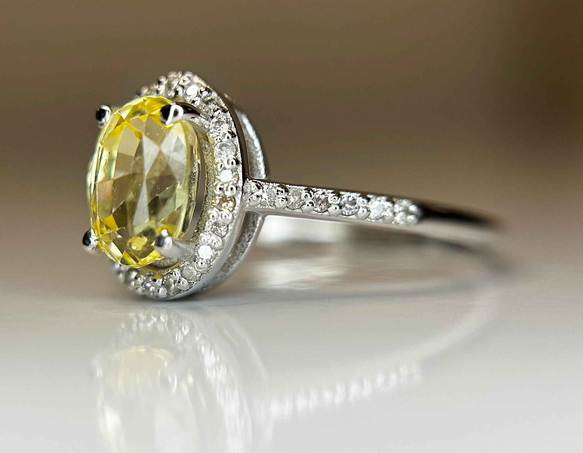 Beautiful Unheated Untreated Natural Ceylon Yellow Sapphire Diamonds & 18k Gold