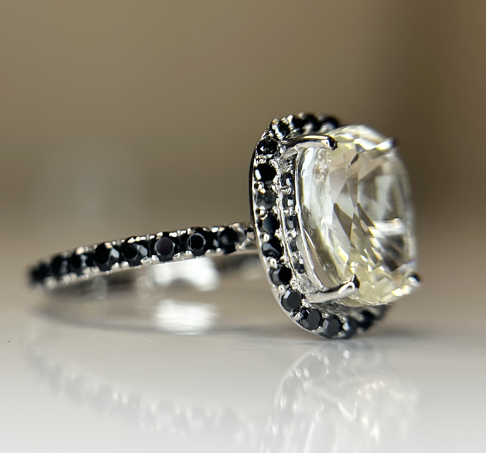 Beautiful 3.15CT Natural Ceylon White Sapphire W Natural Diamonds & 18k Gold