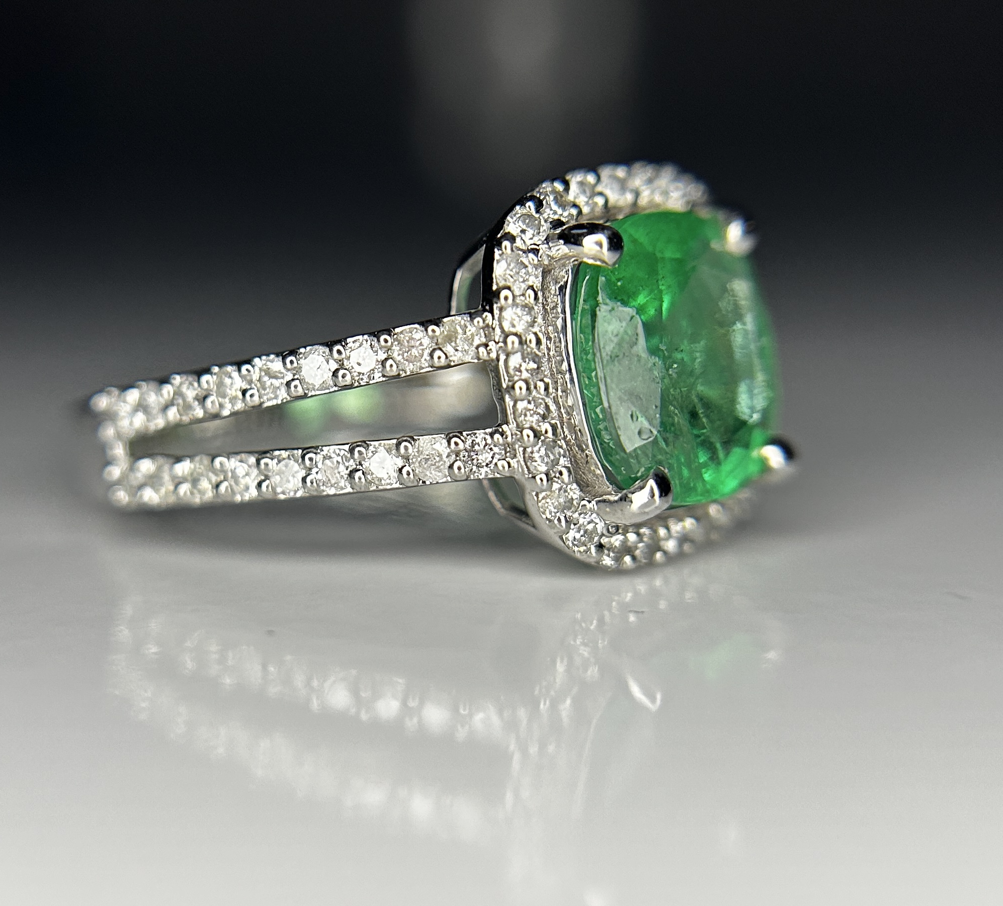 Beautiful 1.64 ct Natural Emerald With Natural Diamonds & 18k Gold