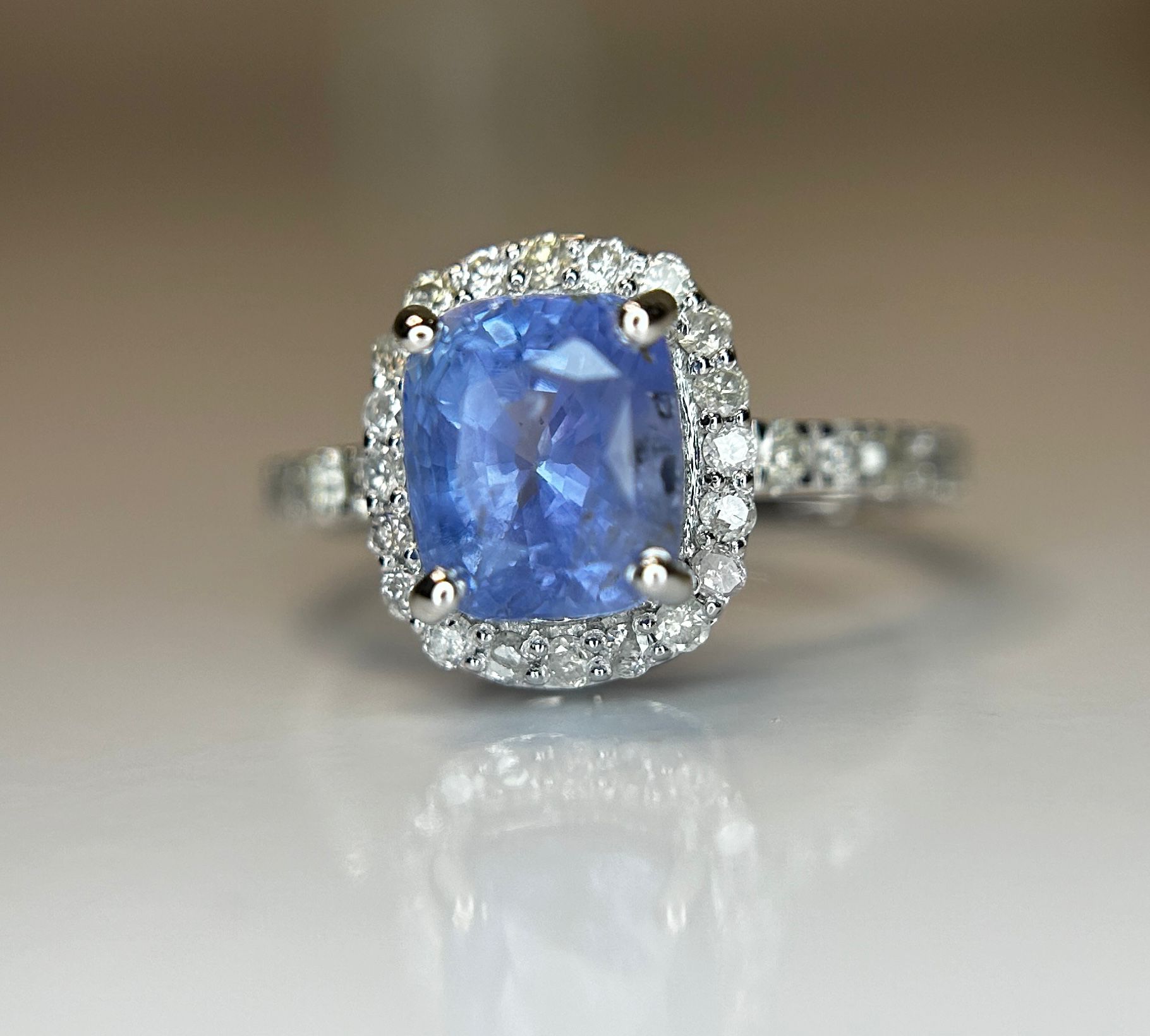 2.74 CT Unheated/Untreated Ceylon Cornflour Blue Sapphire Diamonds & 18k Gold