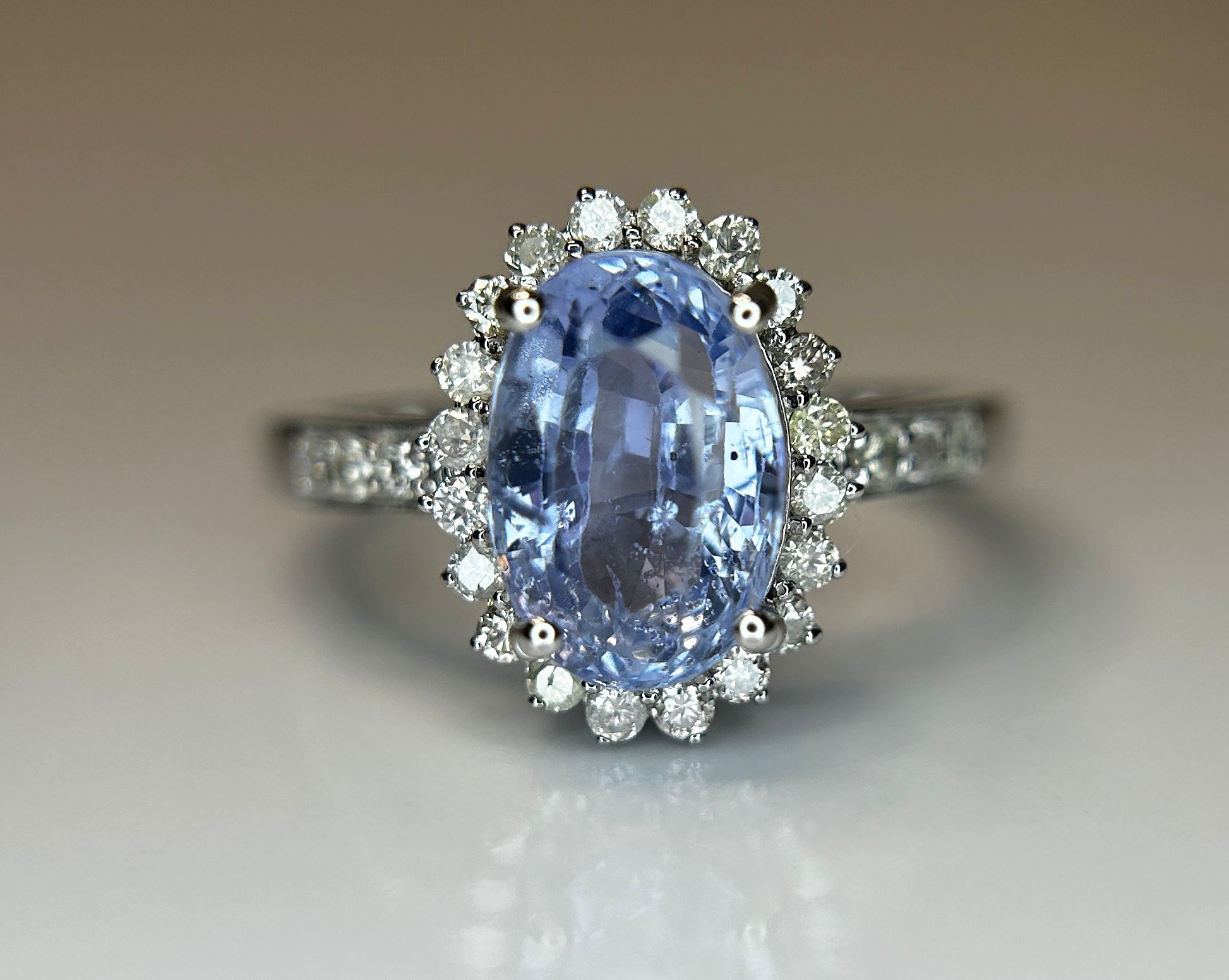 3.13 CT Unheated/Untreated Ceylon Cornflour Blue Sapphire Diamonds & 18k Gold
