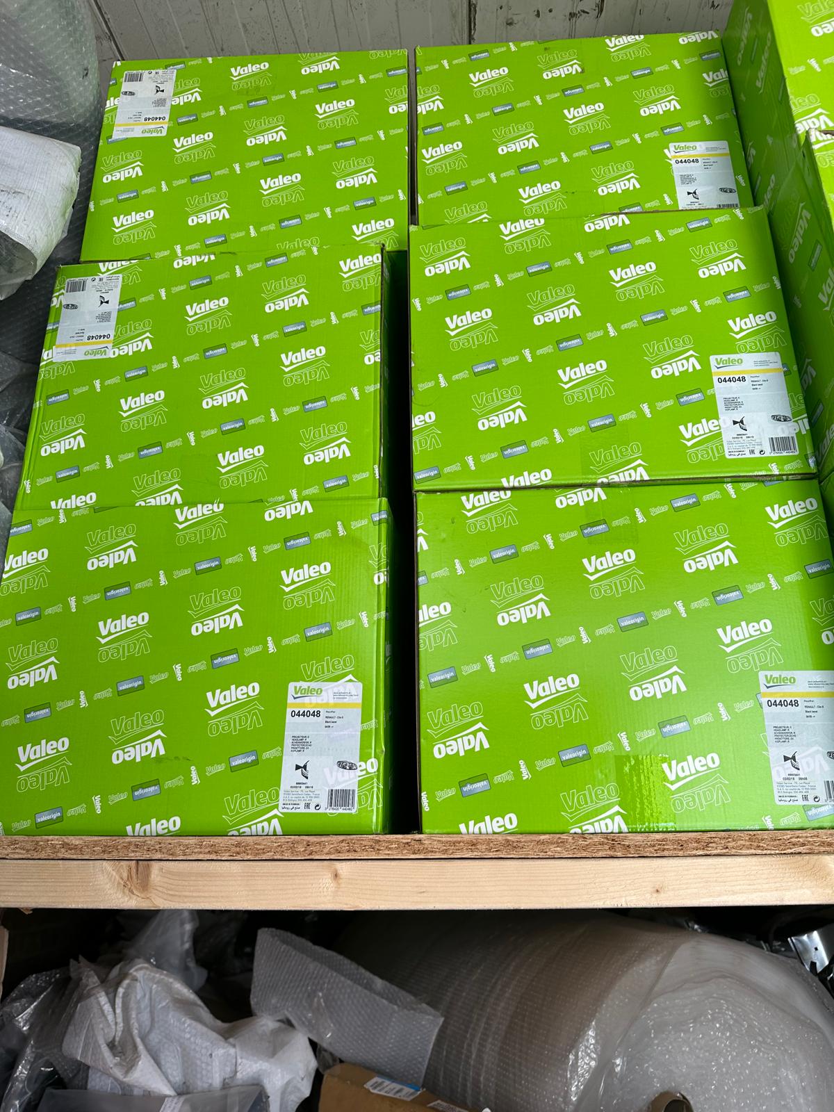 Pallets of 9 Headlights Valeo 044048 Brand New RRP £1000 No Reserve