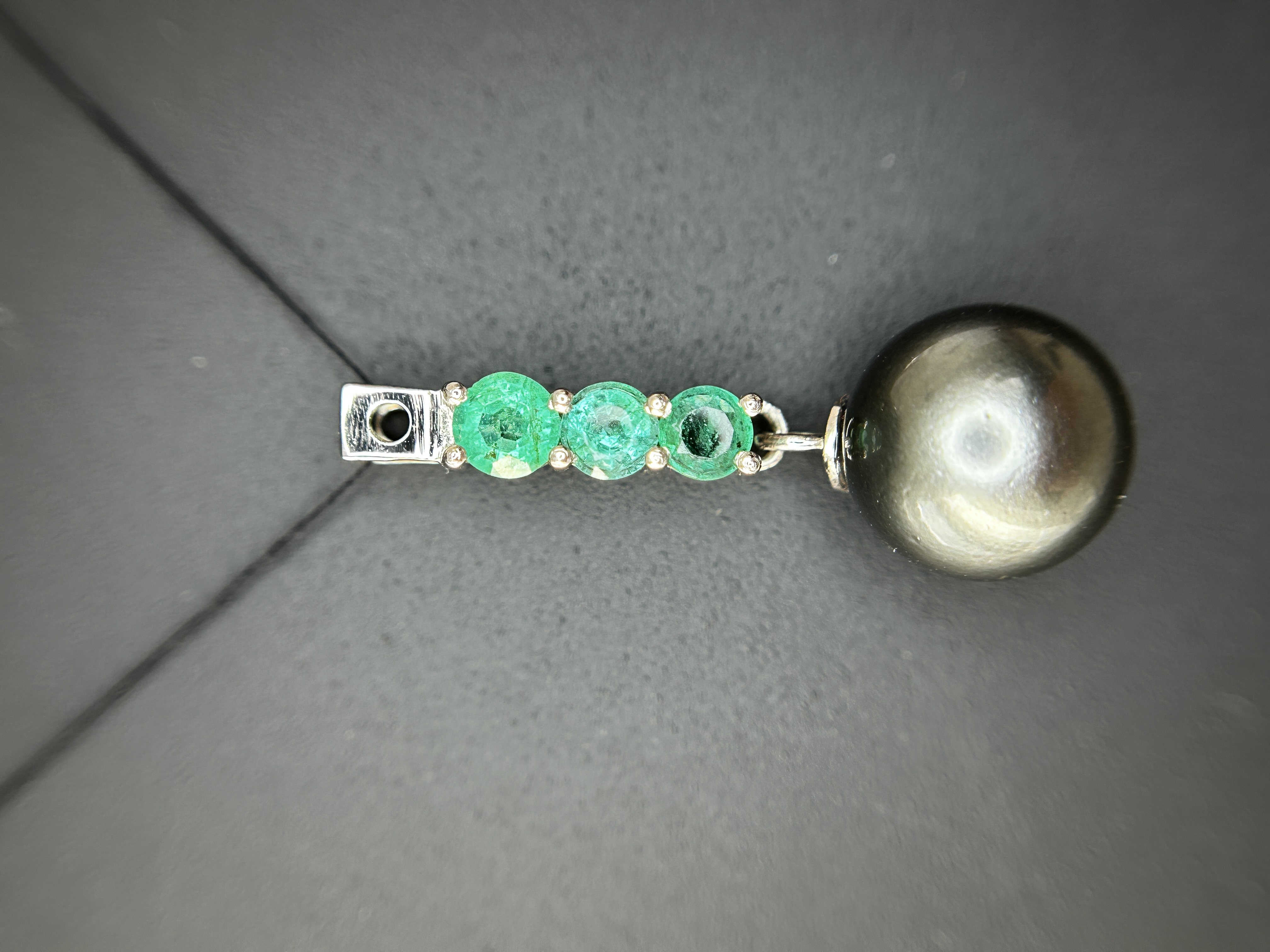 Beautiful 9.25CT Natural Tahitian Pearl With Emerald & 950 Platinum Pendant