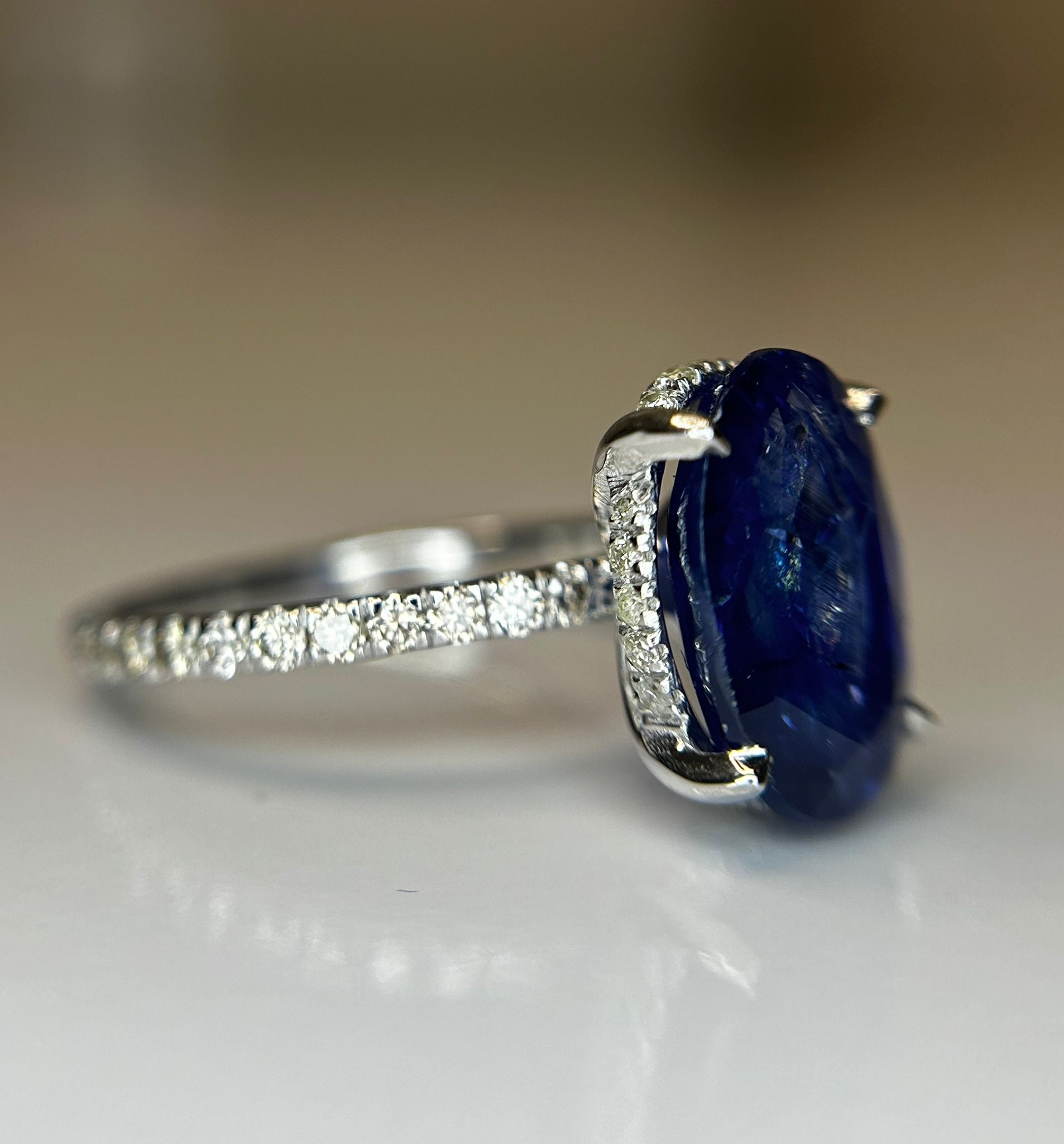 Beautiful 5.38 CT Natural Ceylon Royal Blue Sapphire Diamonds & 18k Gold