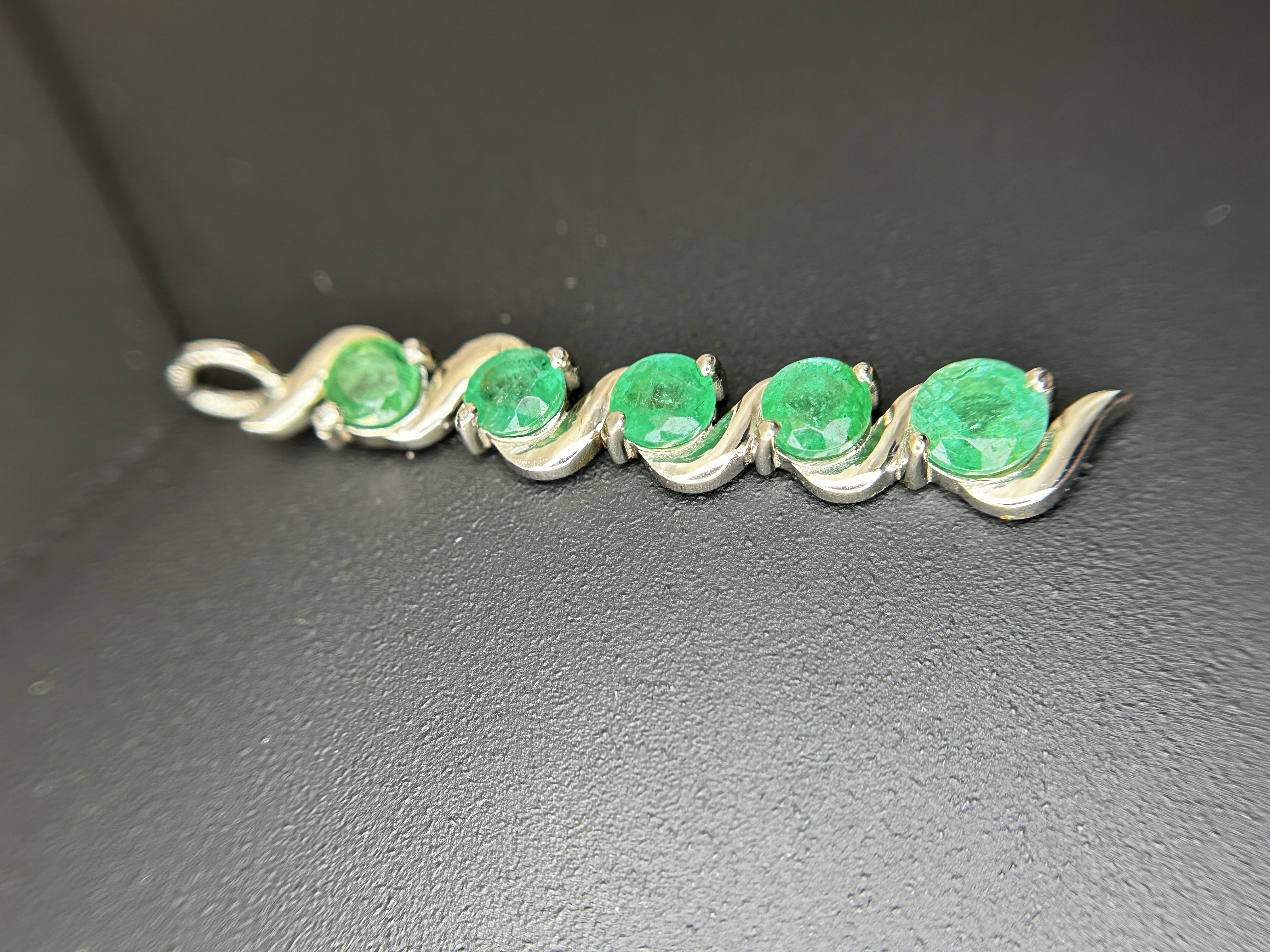 Beautiful 1.17ct Natural Emerald Pendant With Platinum 950