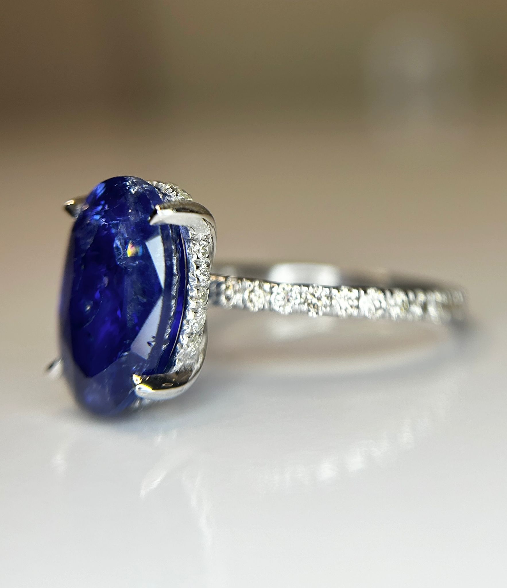 Beautiful 5.38 CT Natural Ceylon Royal Blue Sapphire Diamonds & 18k Gold