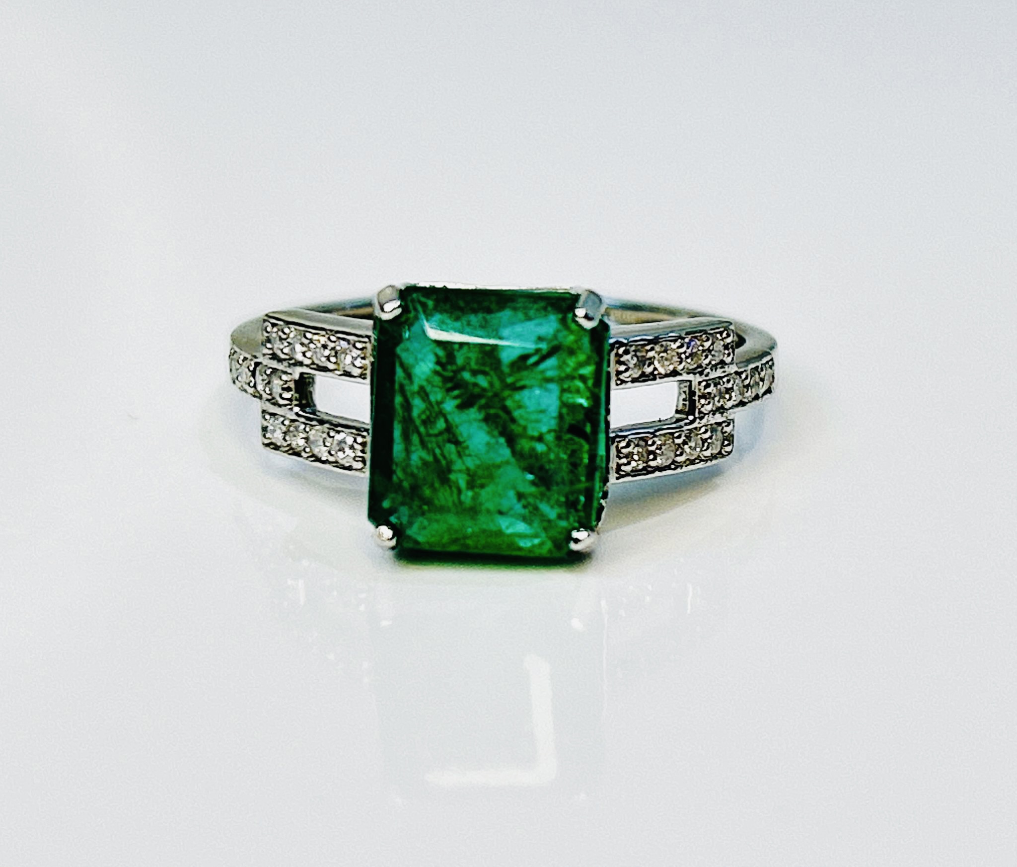 Beautiful Natural 2.64 CT Emerald Ring With Natural Diamonds & Platinum 950