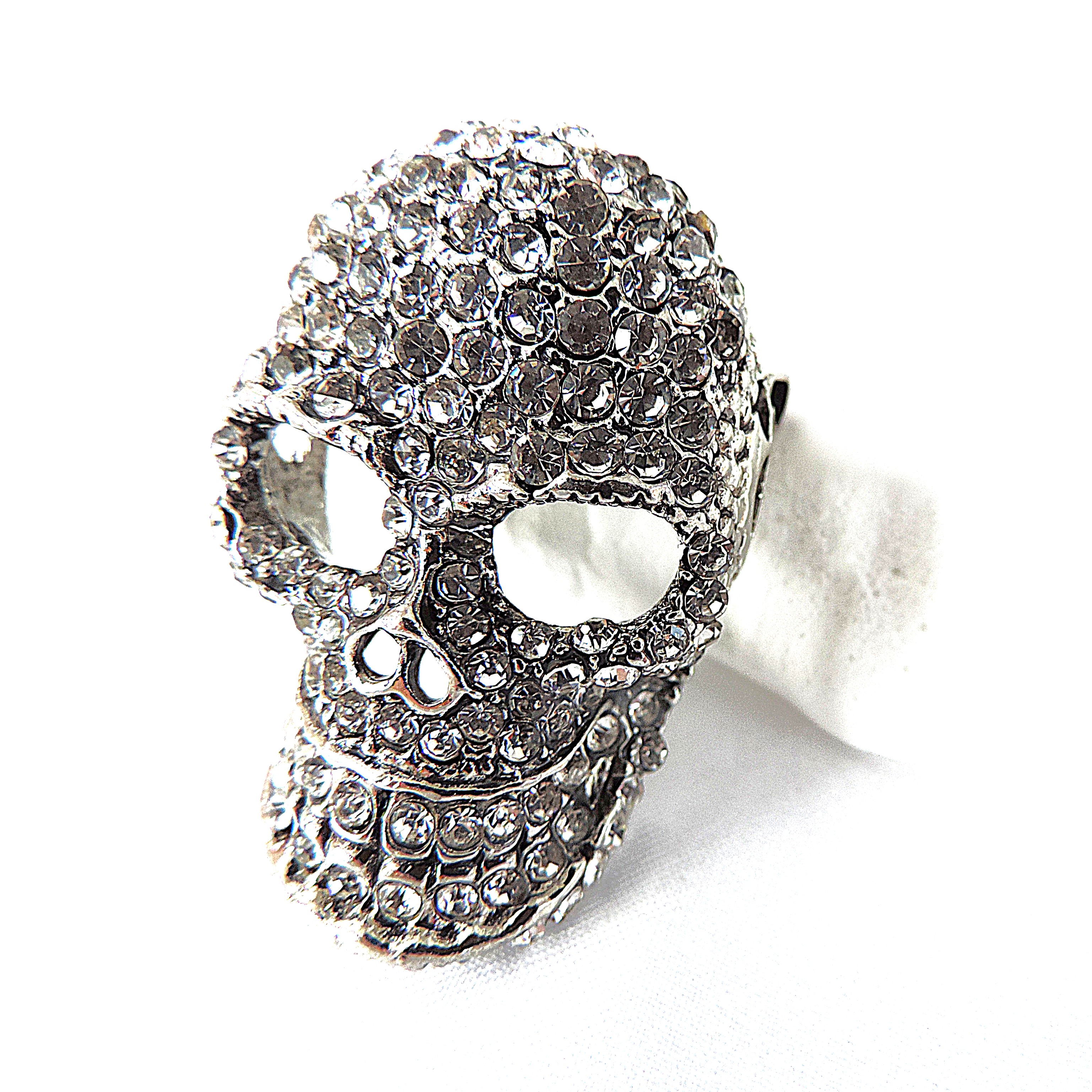 White Crystal Encrusted Skull Brooch 4cm x 2.5cm