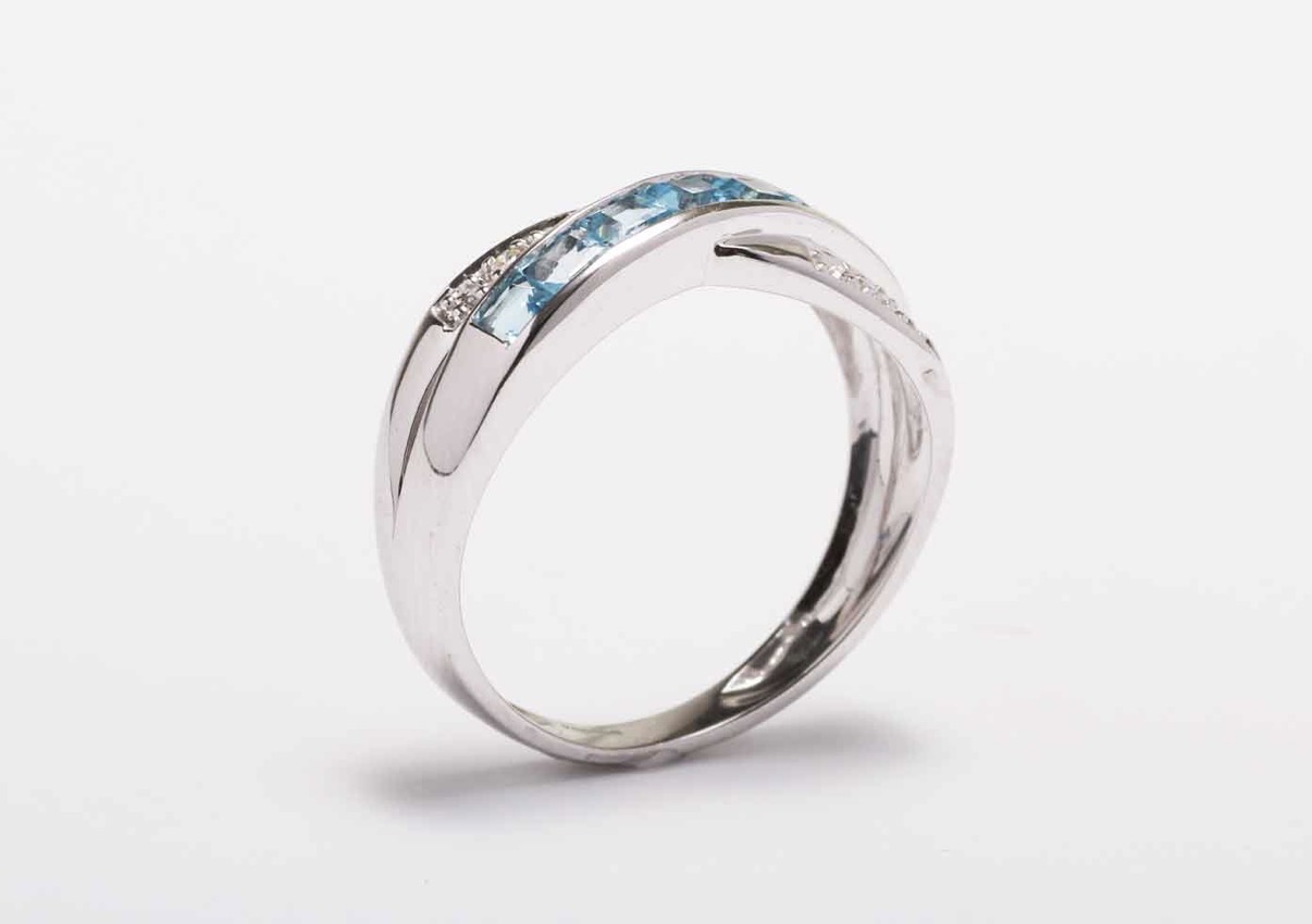 9Ct White Gold Blue Topaz and Diamond Ring (BT1.50) 0.02 Carats