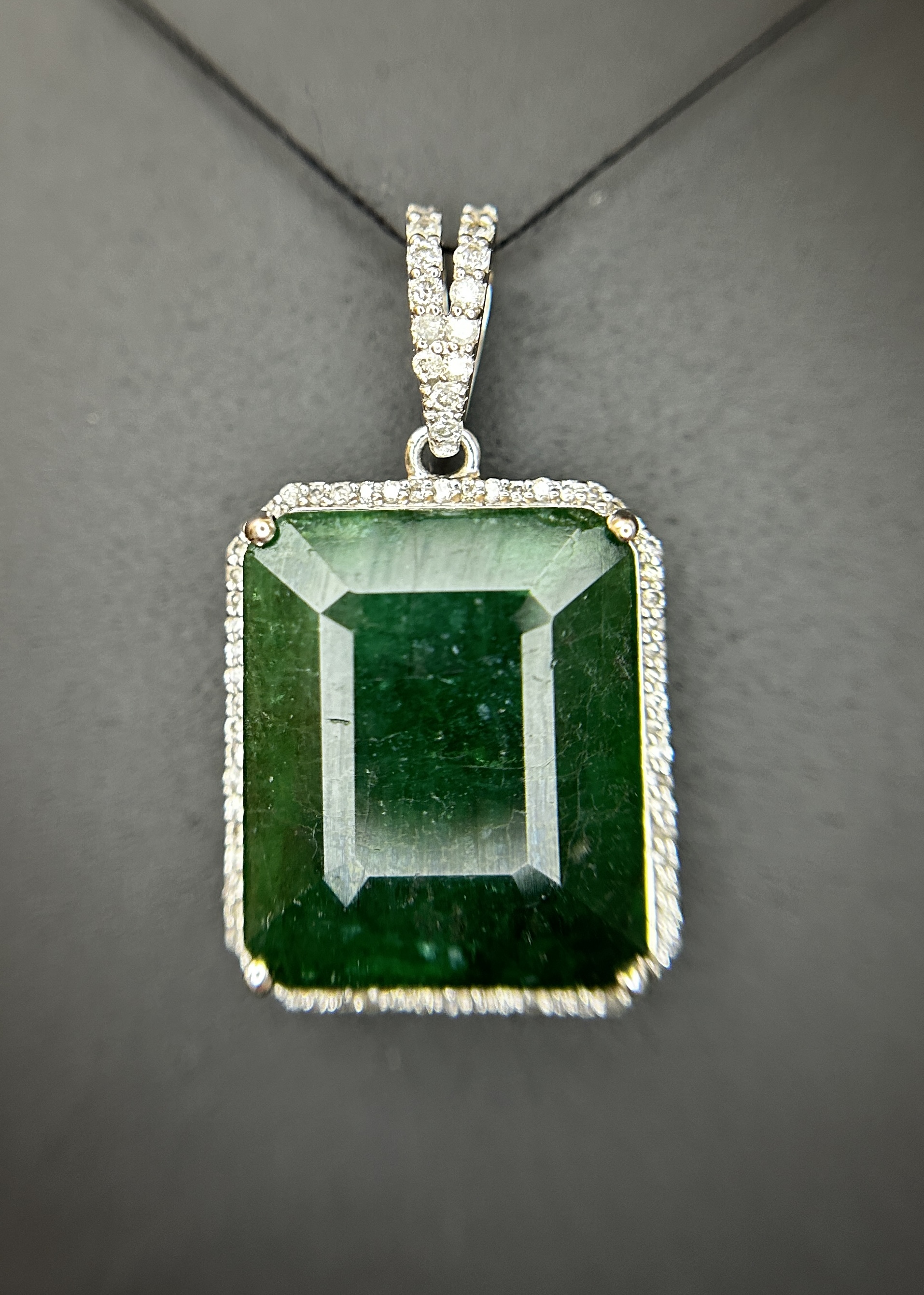 Beautiful 14.39 ct Natural Emerald With Natural Diamonds & 18k Gold