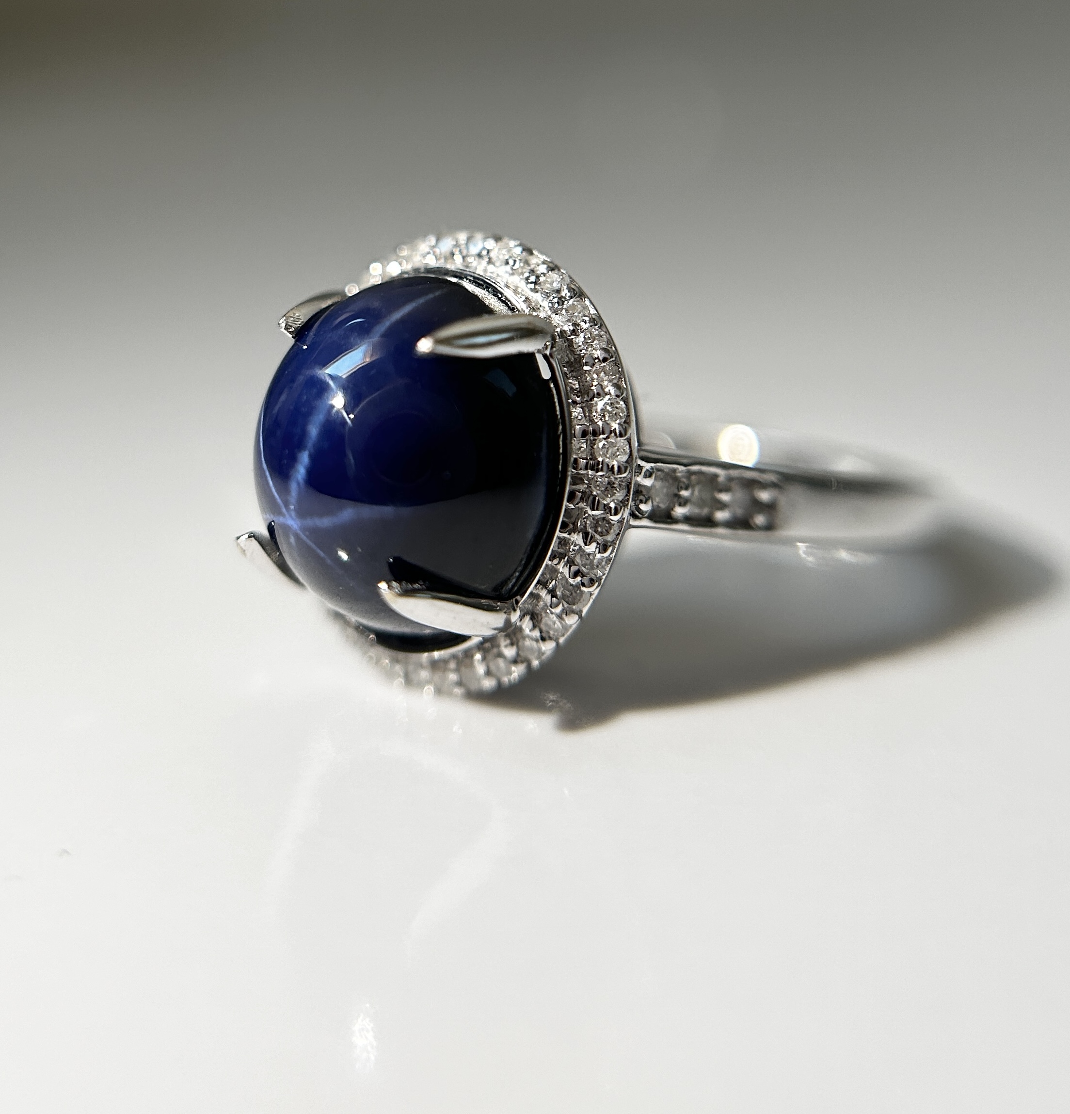 Beautiful 8.63 CT Unheated Ceylon Star Blue Sapphire With Natural Diamonds & 18k Gold