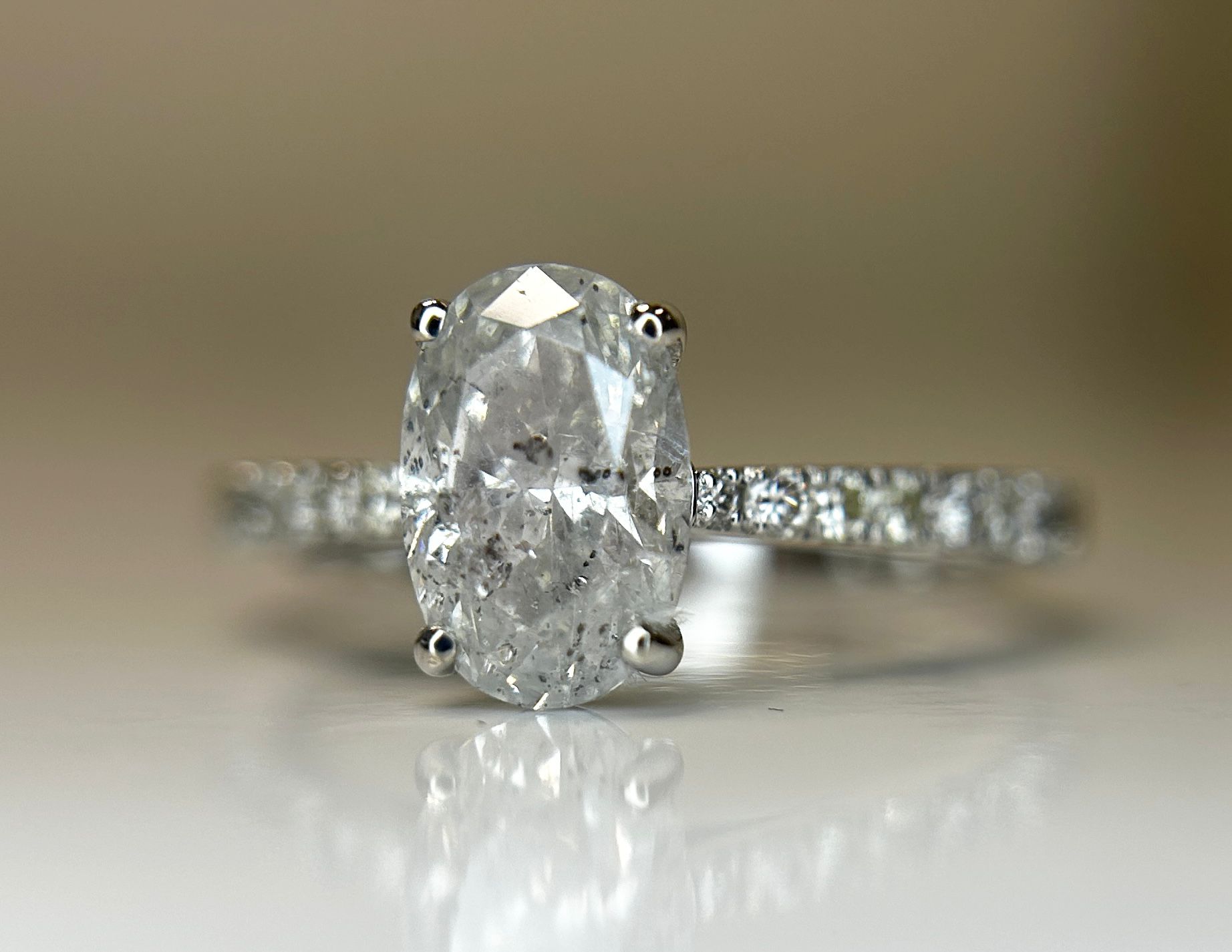Beautiful Natural 1.69 CT Diamond Ring With 18k Gold