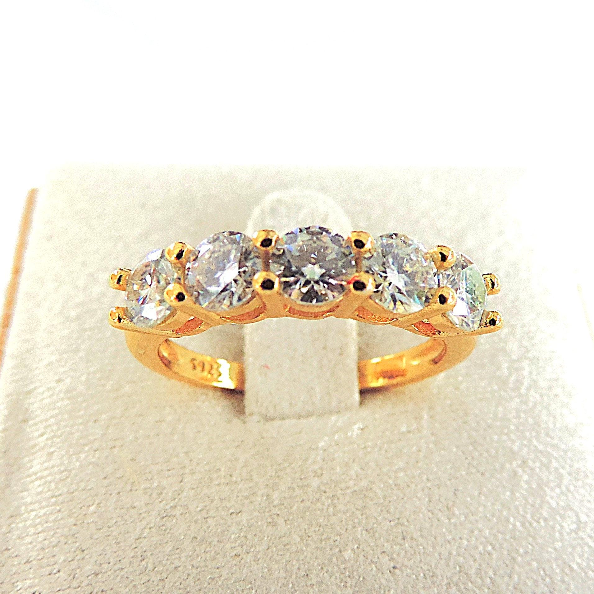 18k Gold 925 Silver Moissanite Gemstone Ring 'New'