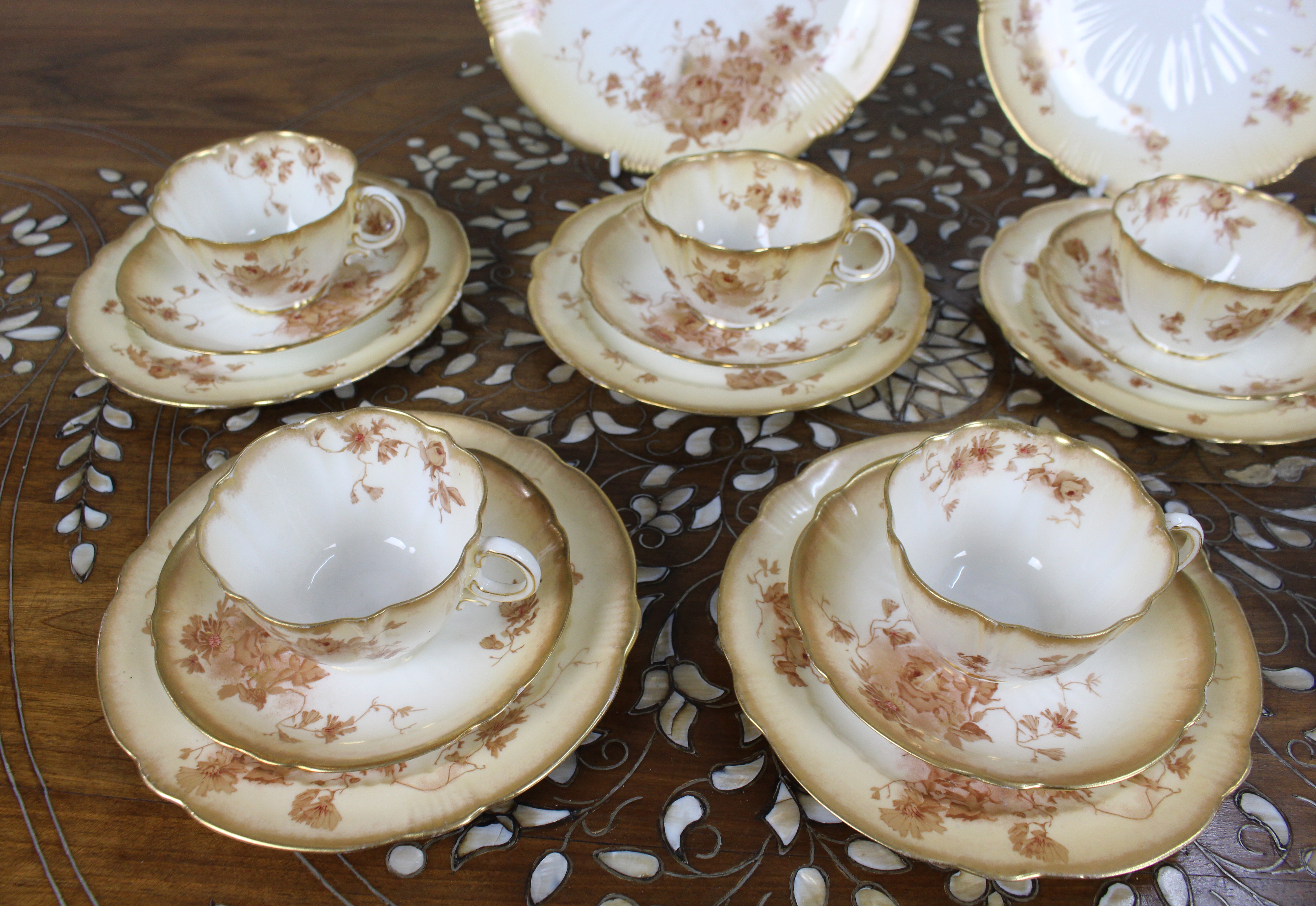 Edwardian Crescent China Tea Service by Johnson Brothers, England (24 Pieces)