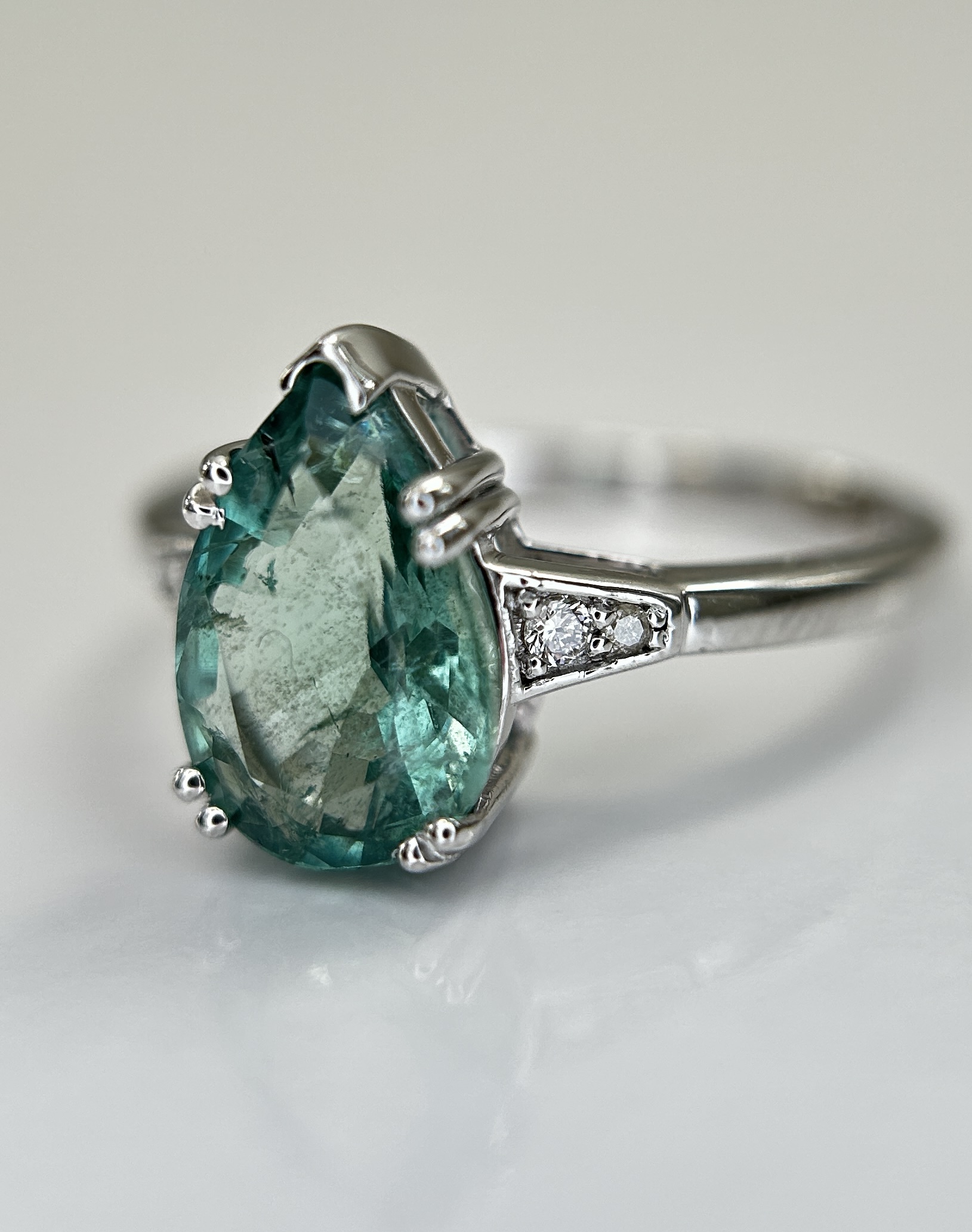 Beautiful Natural Emerald 1.81 CT With Natural Diamonds & 18k Gold