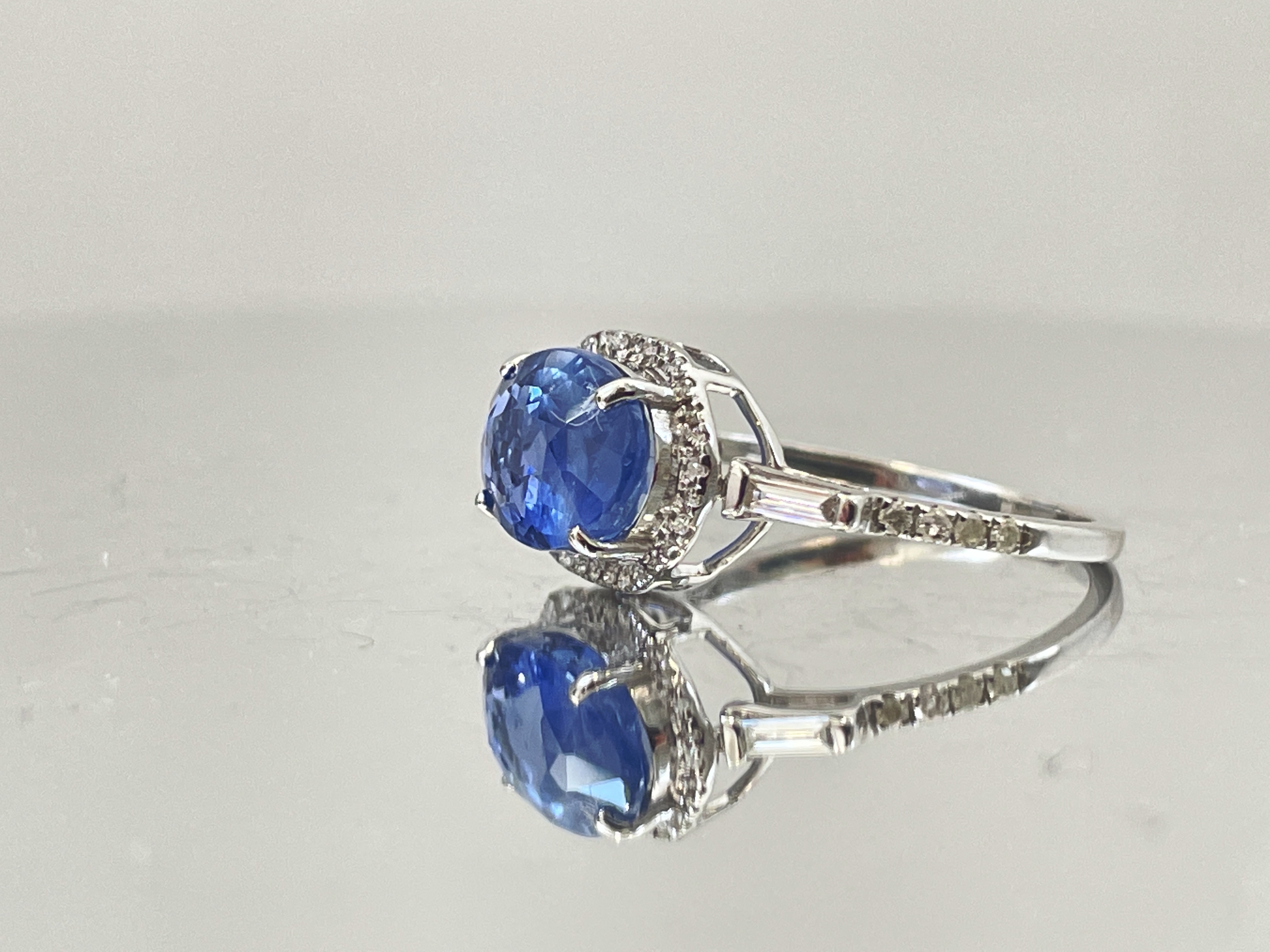 3.04 CT Unheated/Untreated Ceylon Cornflour Blue Sapphire Diamonds & 18k Gold