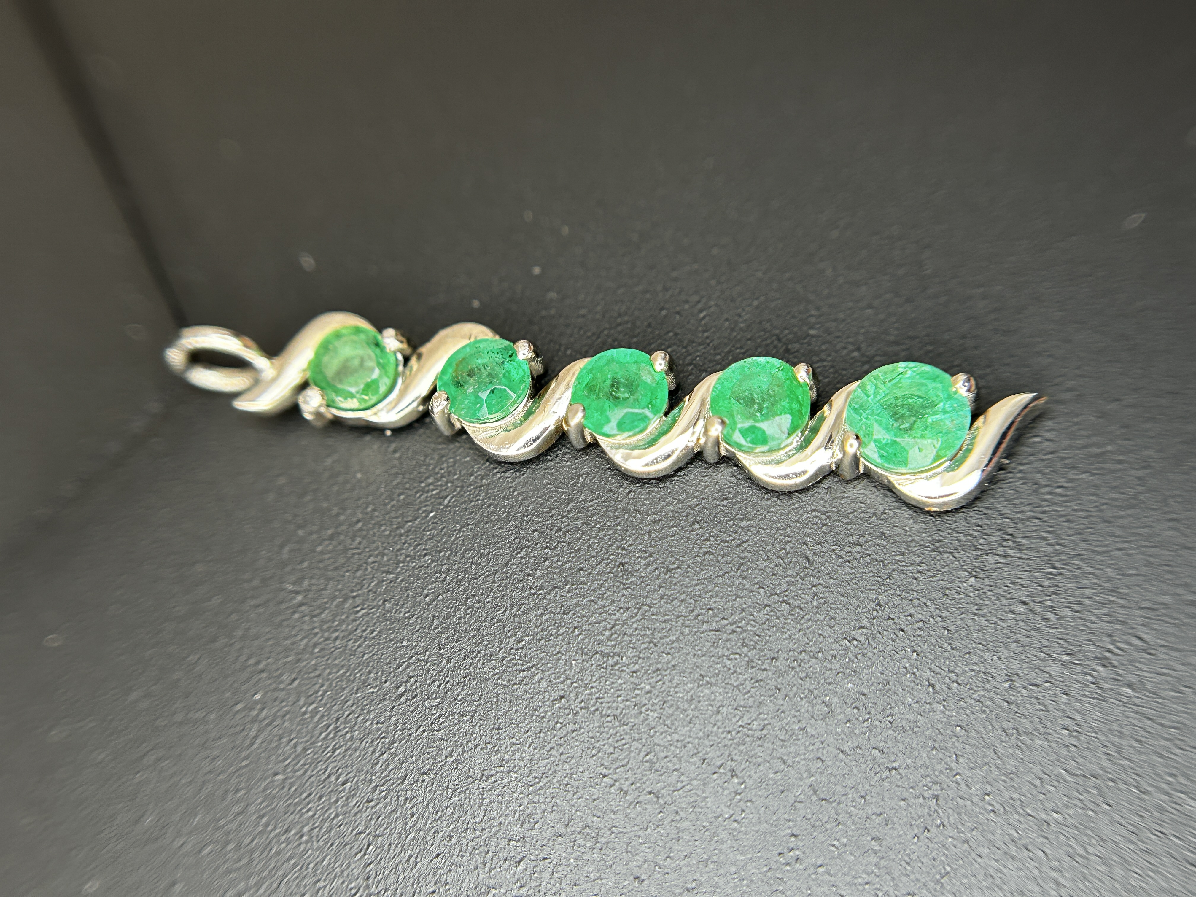 Beautiful 1.17ct Natural Emerald Pendant With Platinum 950