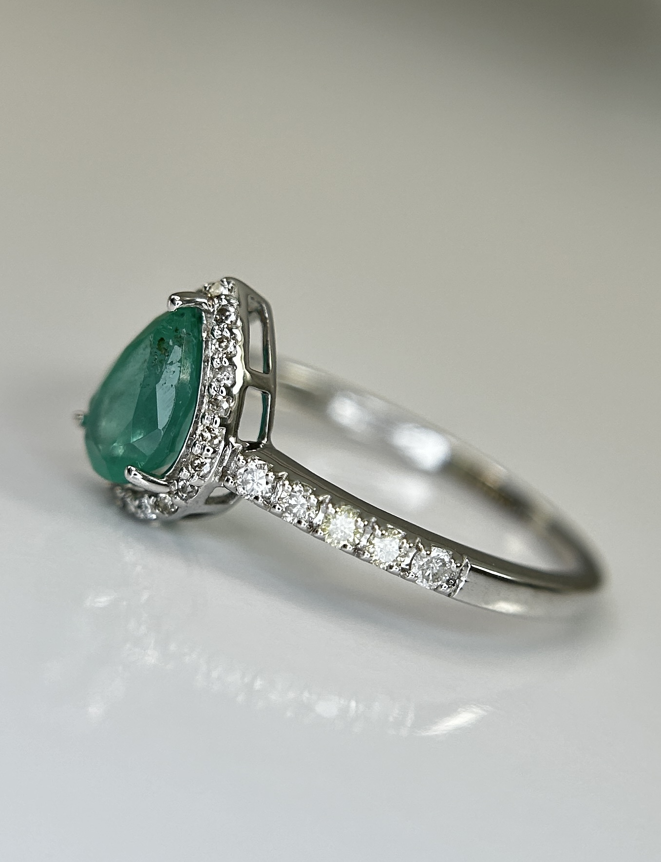 Beautiful Natural Emerald 0.68 CT With Natural Diamonds & 18k Gold