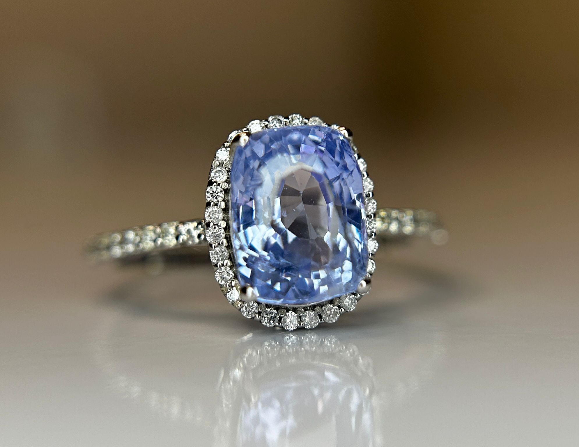2.83 CT Unheated/Untreated Ceylon Cornflour Blue Sapphire Diamonds & 18k Gold