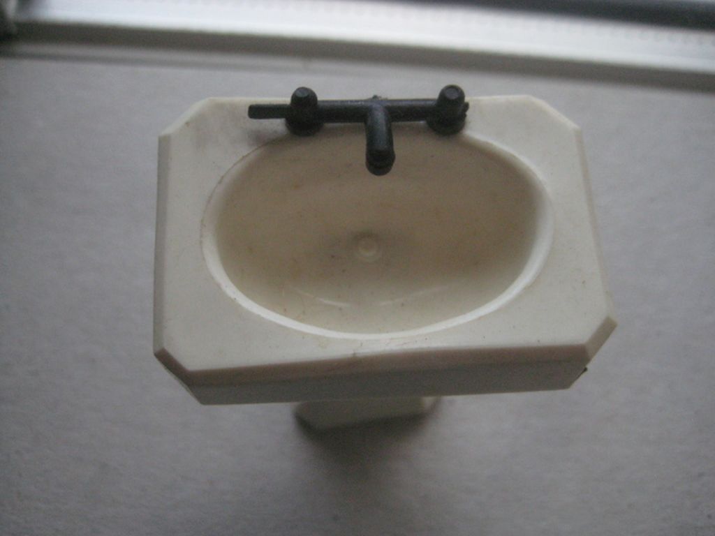 Vintage Dolls House Plastic Bathroom Suite