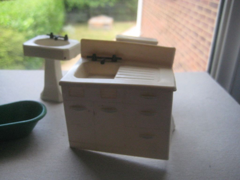 Vintage Dolls House Plastic Bathroom Suite