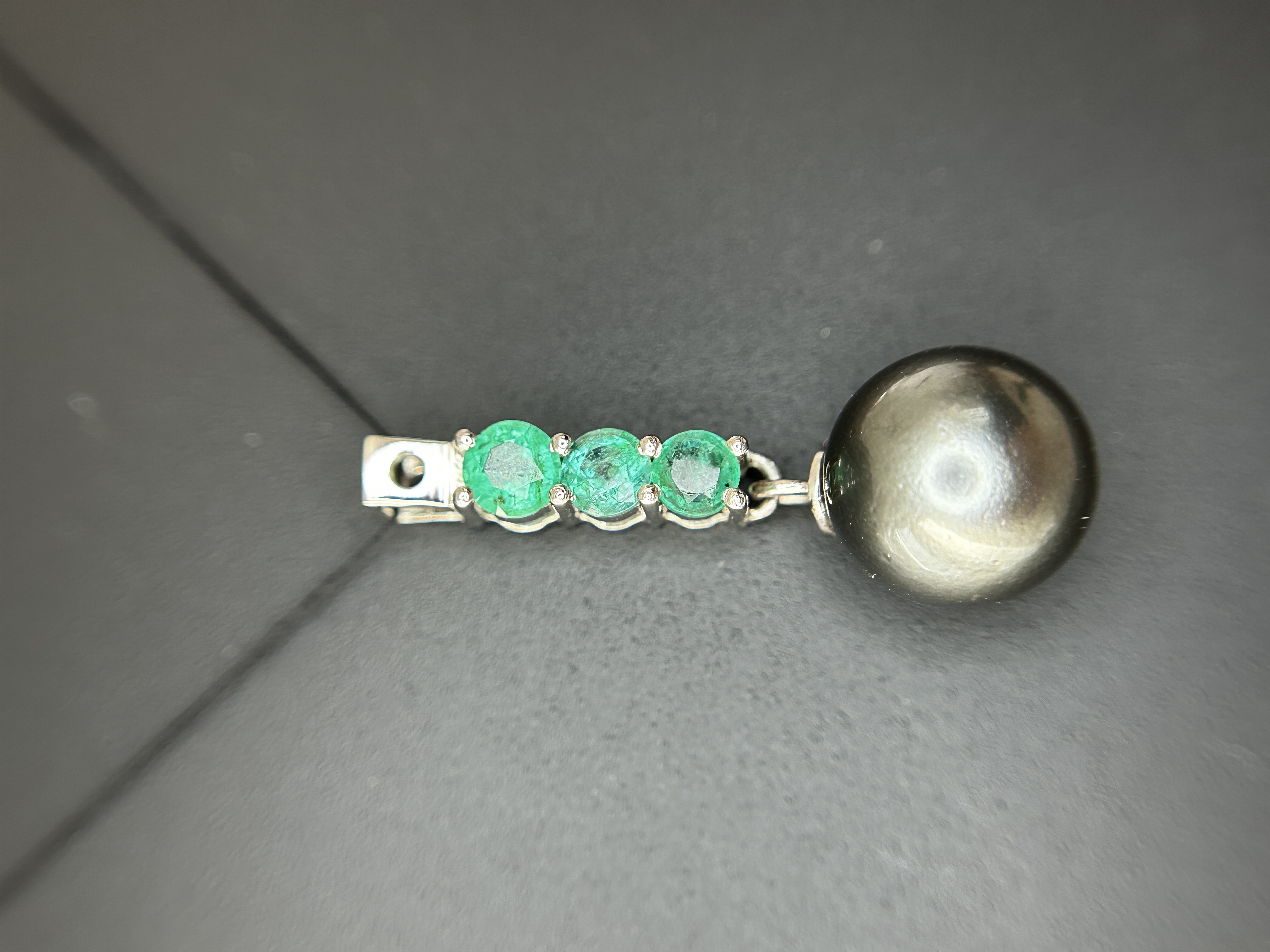 Beautiful 9.25CT Natural Tahitian Pearl With Emerald & 950 Platinum Pendant