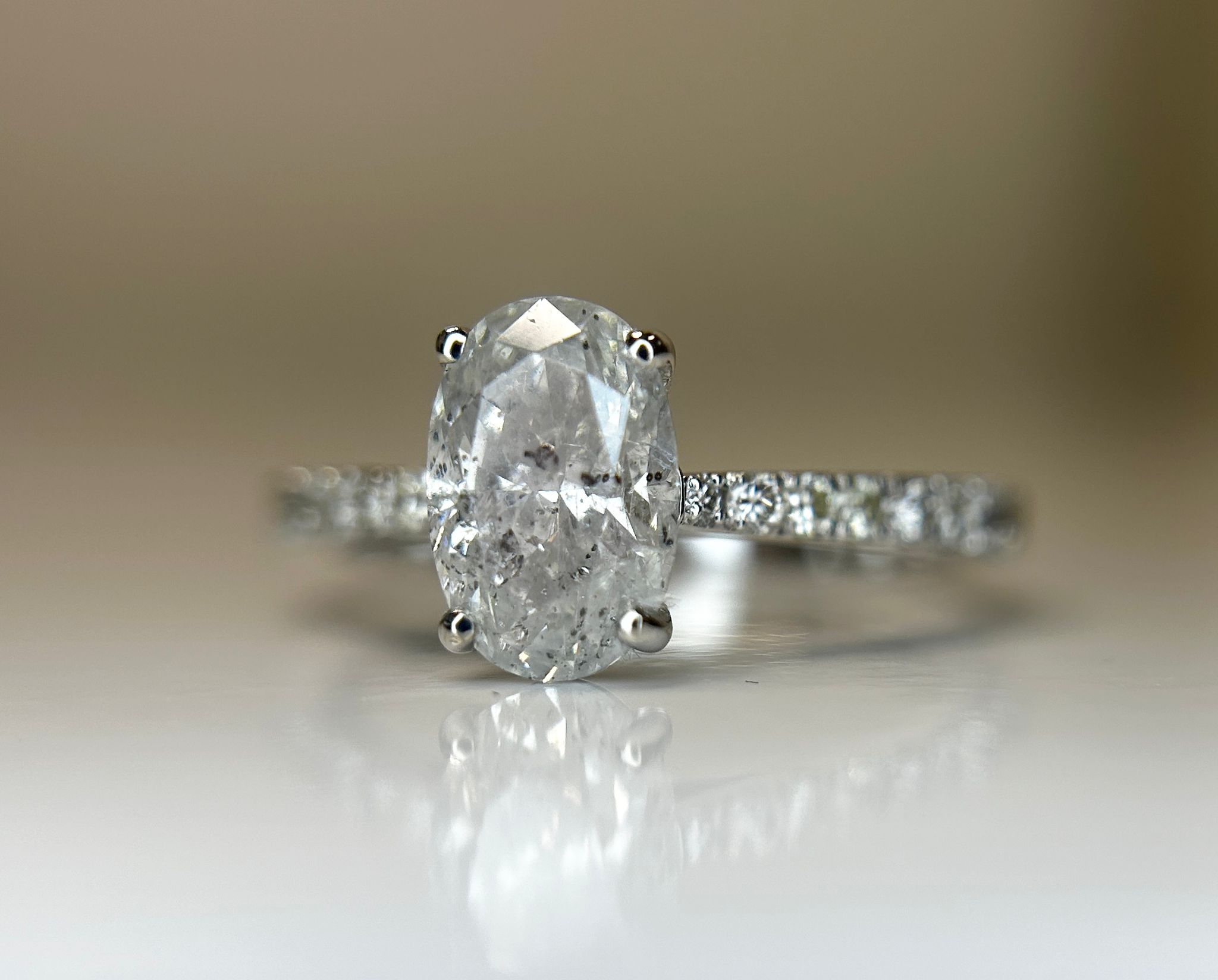Beautiful Natural 1.69 CT Diamond Ring With 18k Gold