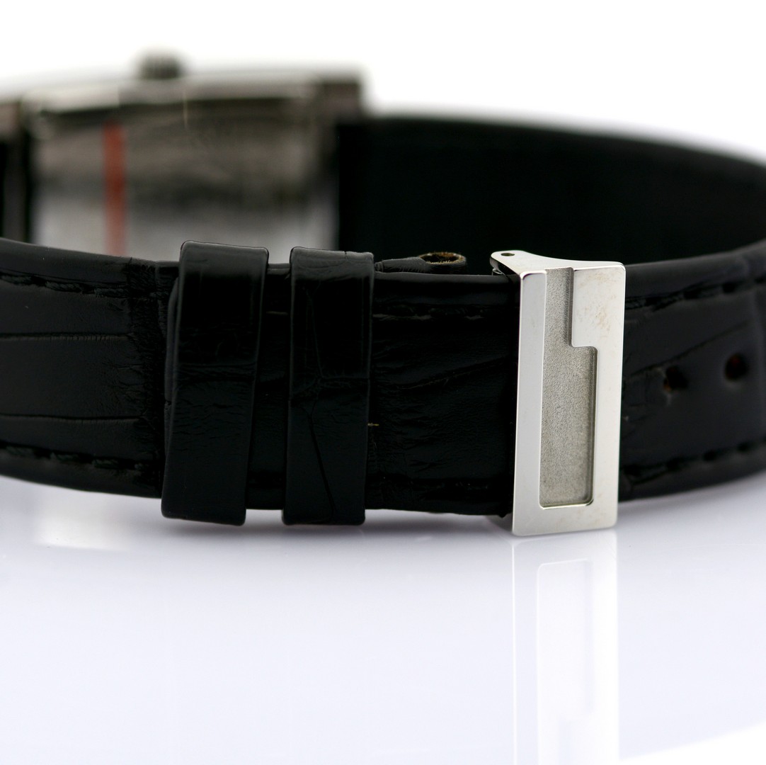 Gucci / 7700L Date Dial - (Unworn) Unisex Steel Wrist Watch