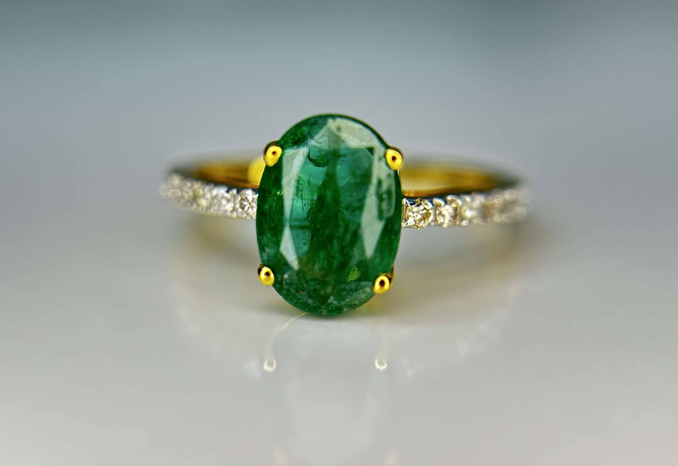 Beautiful Natural Emerald 2.02 CT With Natural Diamonds & 18k Gold