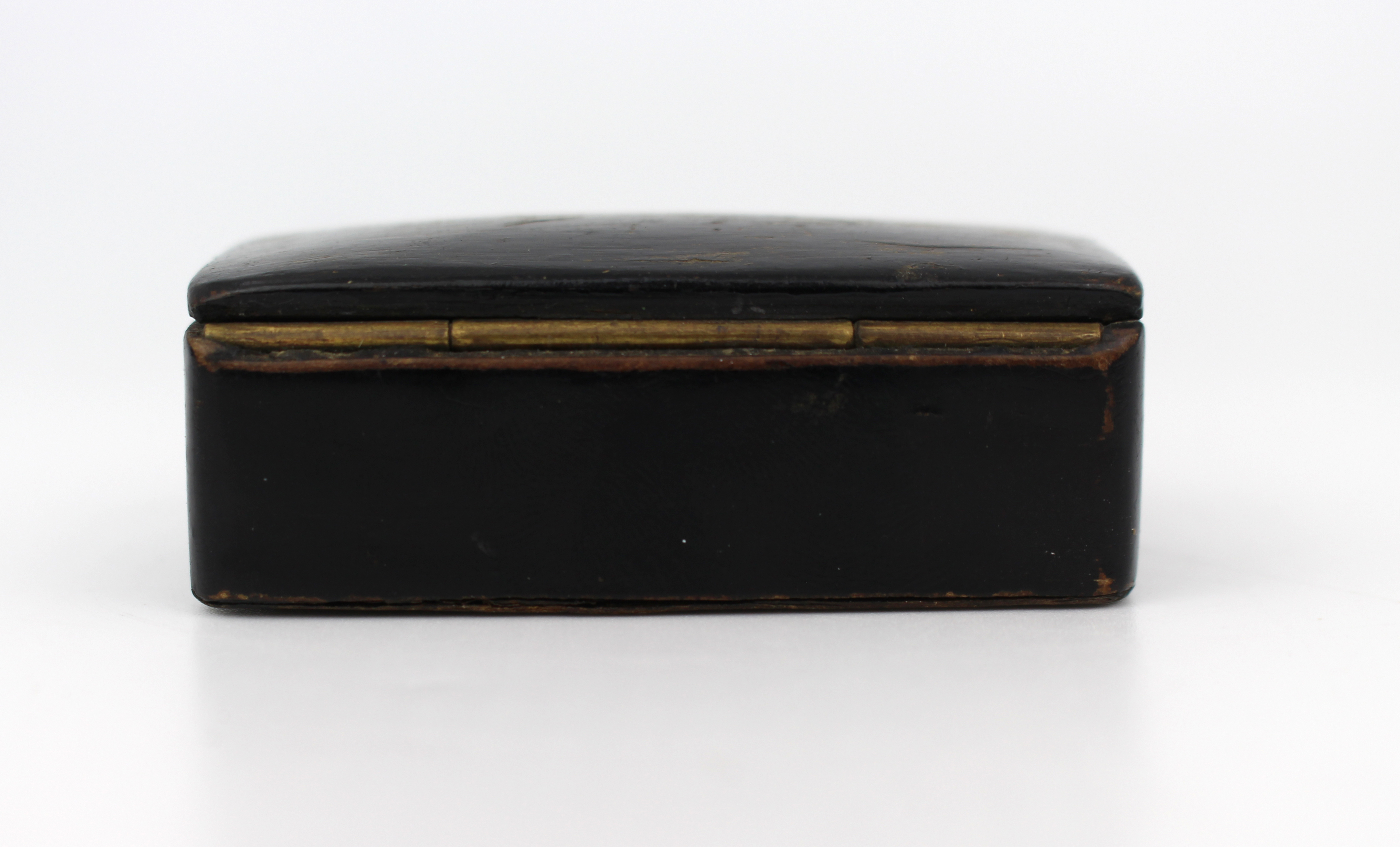 Small 19th Century Papier-Mâché Snuff Box – Gilt Lacquer Decoration, c.1830