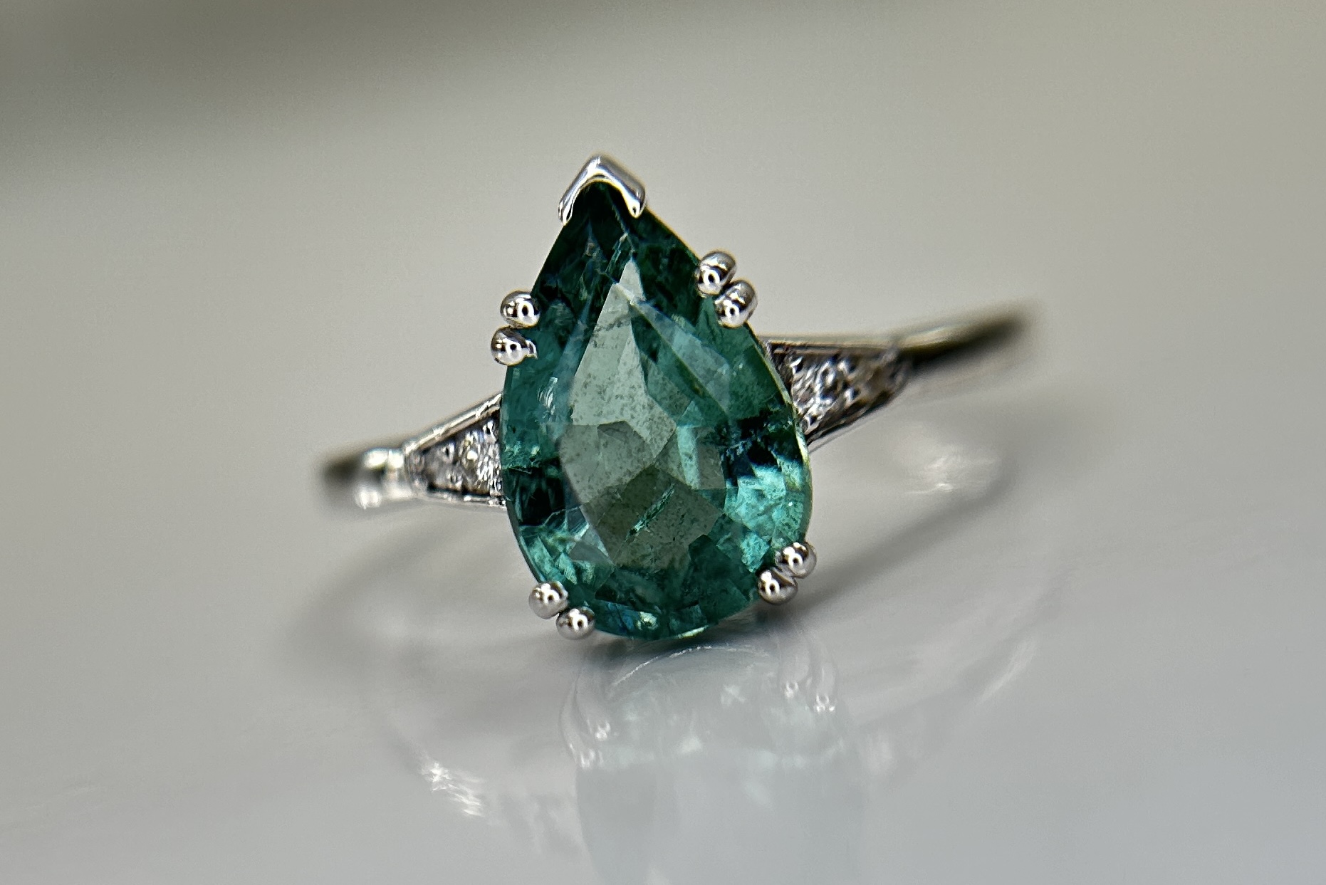 Beautiful Natural Emerald 1.81 CT With Natural Diamonds & 18k Gold
