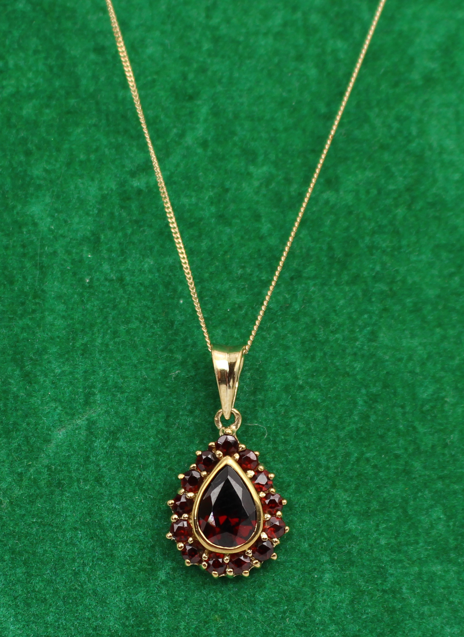 Vintage 9ct Gold Pendant on Chain