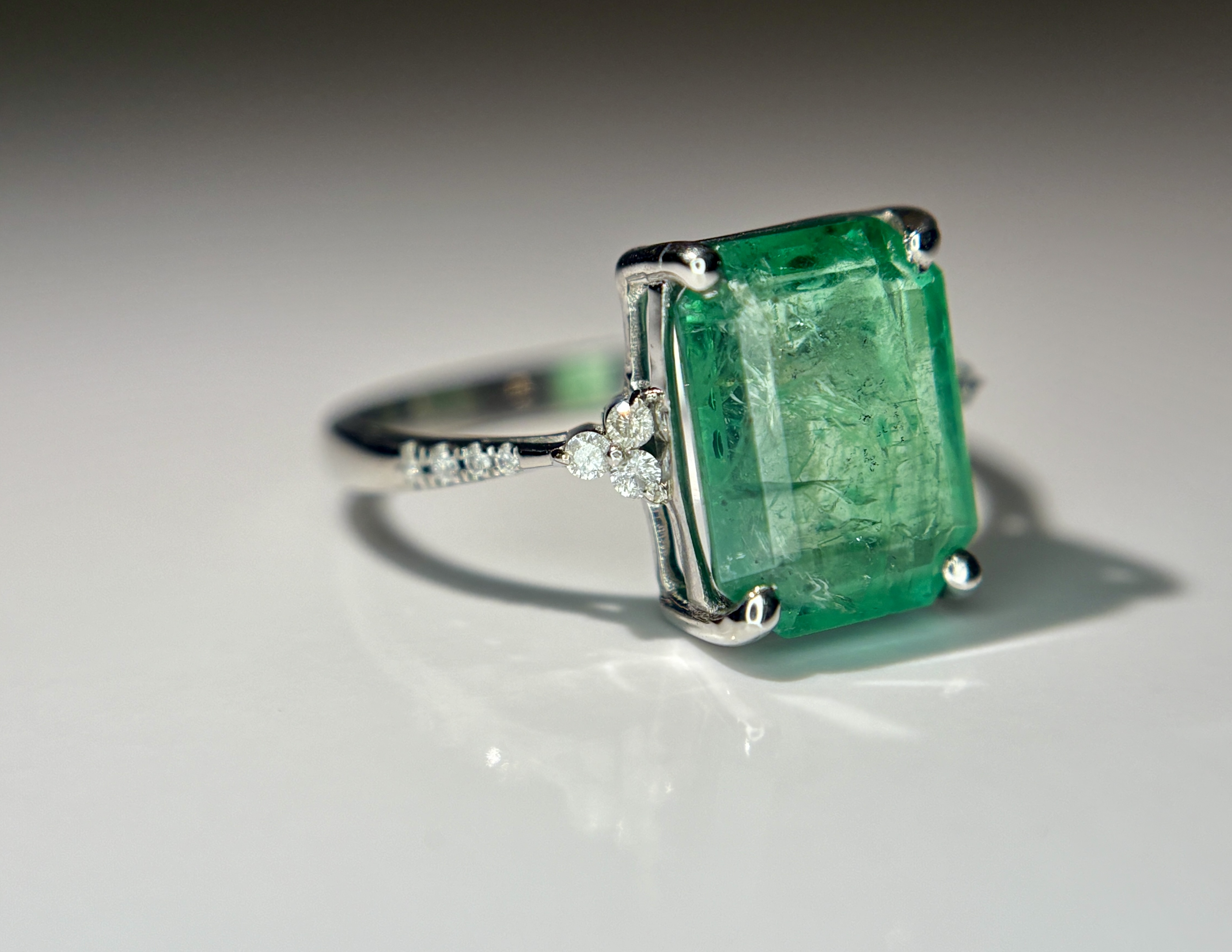 Beautiful 3.15 CT Natural Emerald Ring With Natural Diamonds & Platinum 950