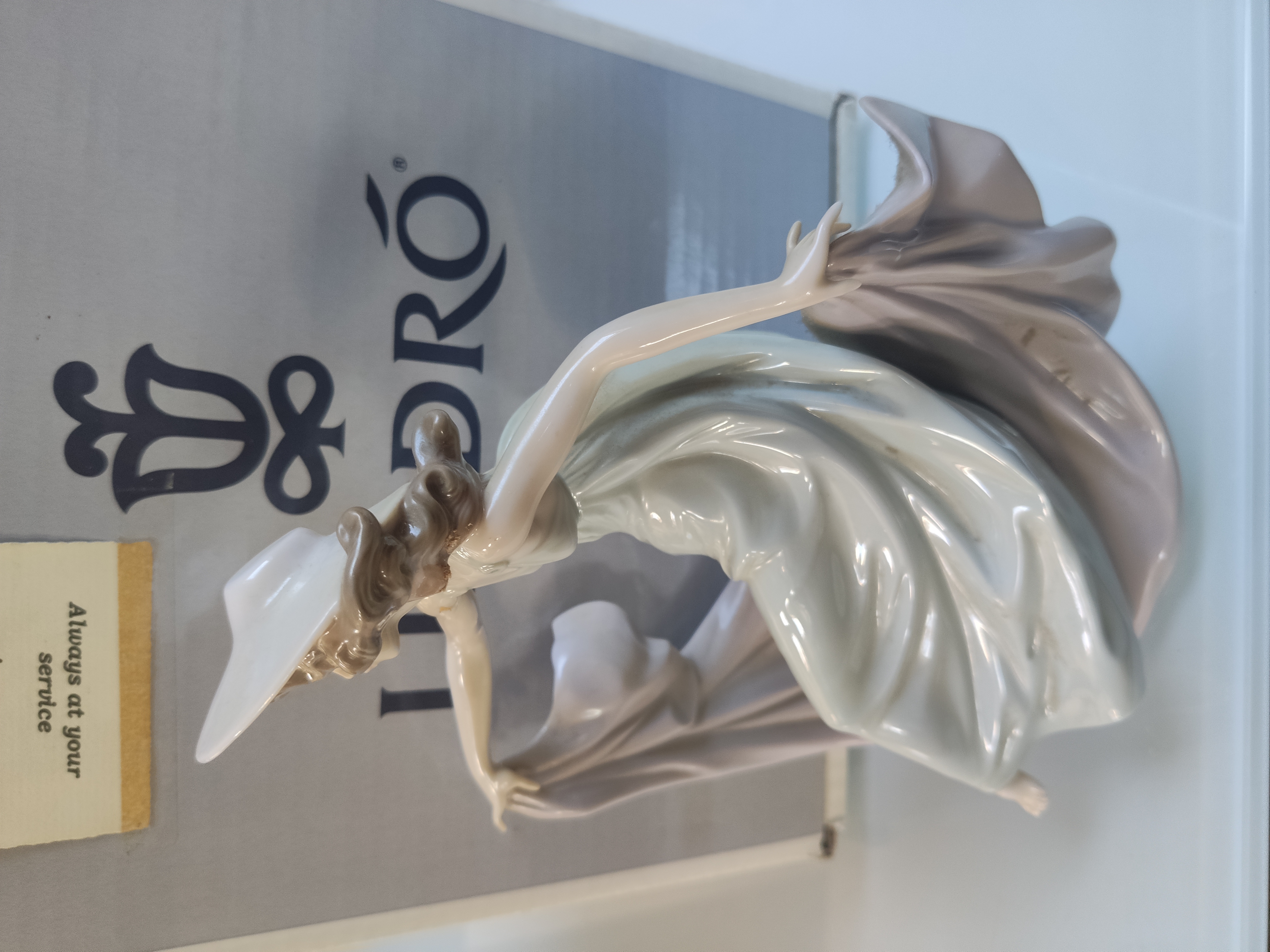 Lladro May Dance – Tela Al Viento Rosa 5662 with original box.