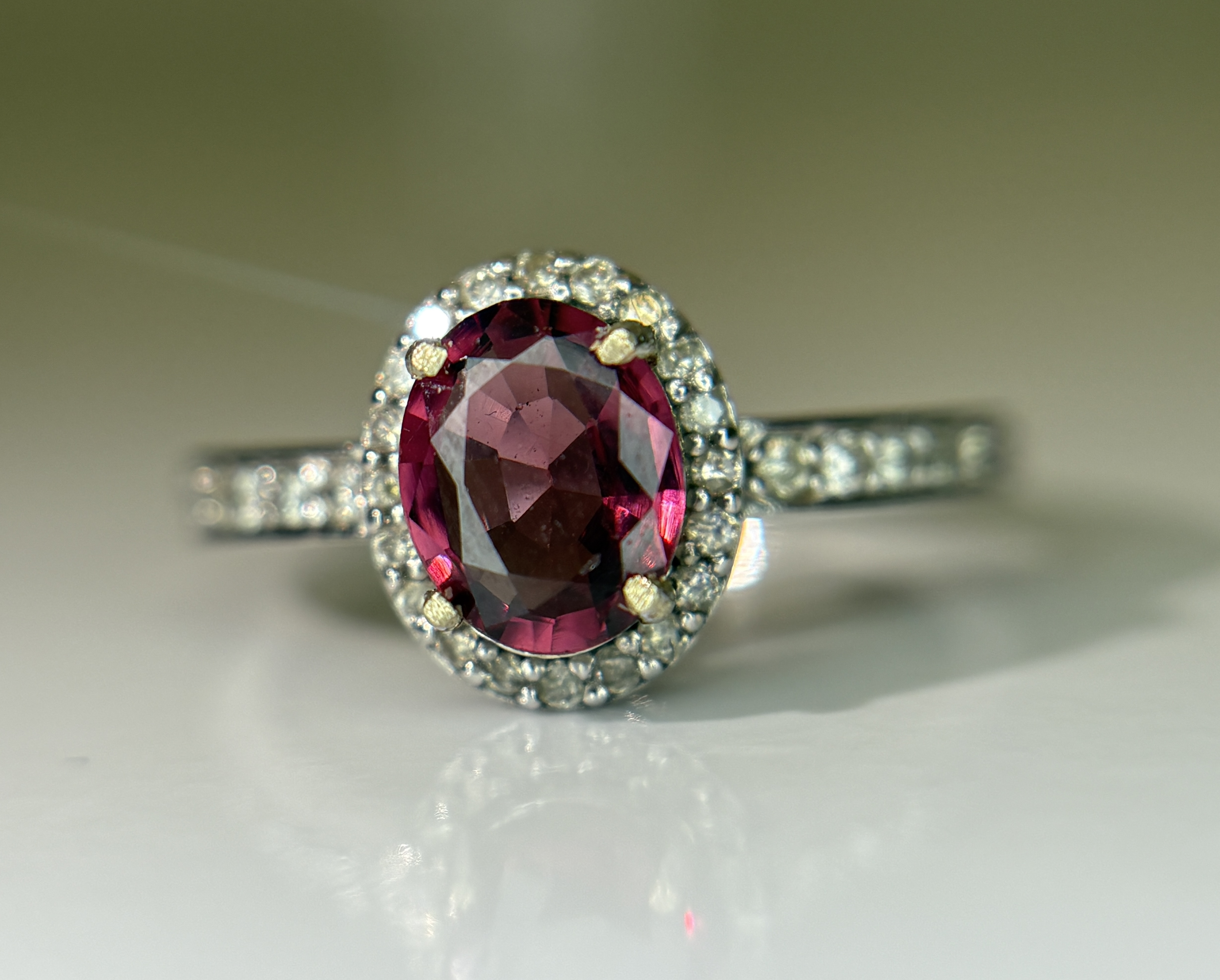 Beautiful Natural 1.00 Ct Spinel Ring With Diamonds and 18k Gold