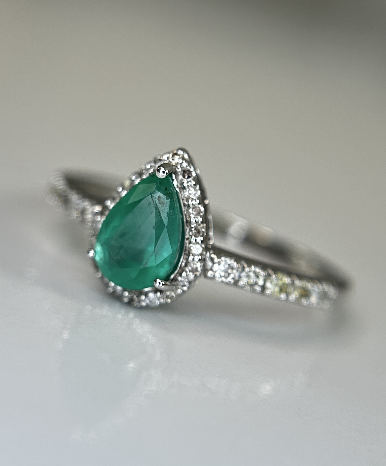 Beautiful Natural Emerald 0.68 CT With Natural Diamonds & 18k Gold